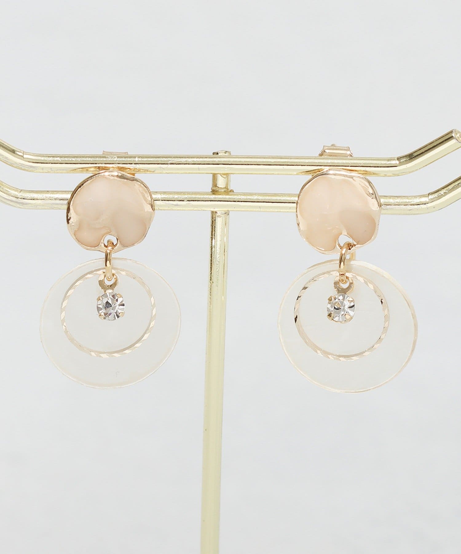 3COINS(スリーコインズ) マーブルシェルラウンドピアス