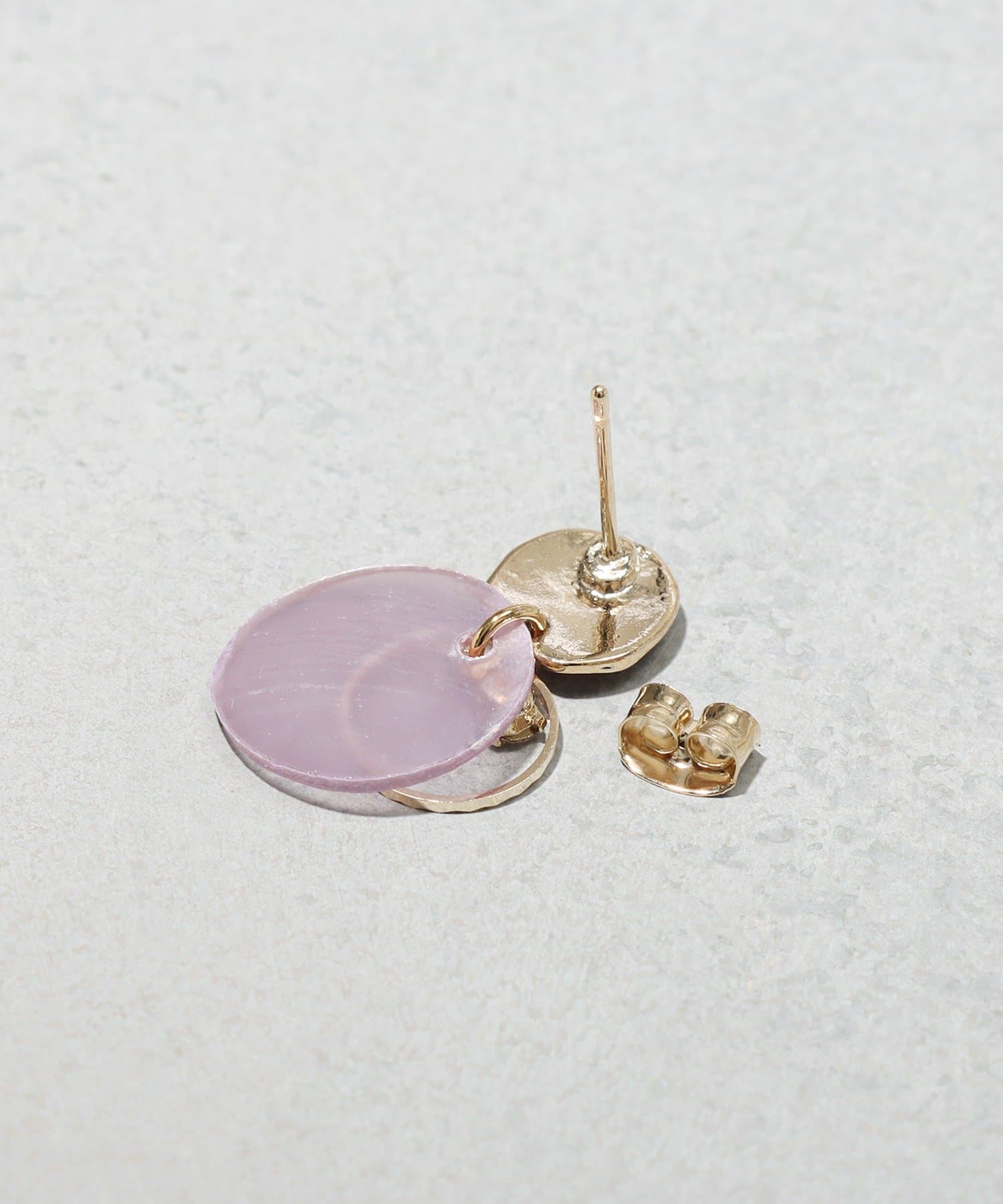 3COINS(スリーコインズ) マーブルシェルラウンドピアス