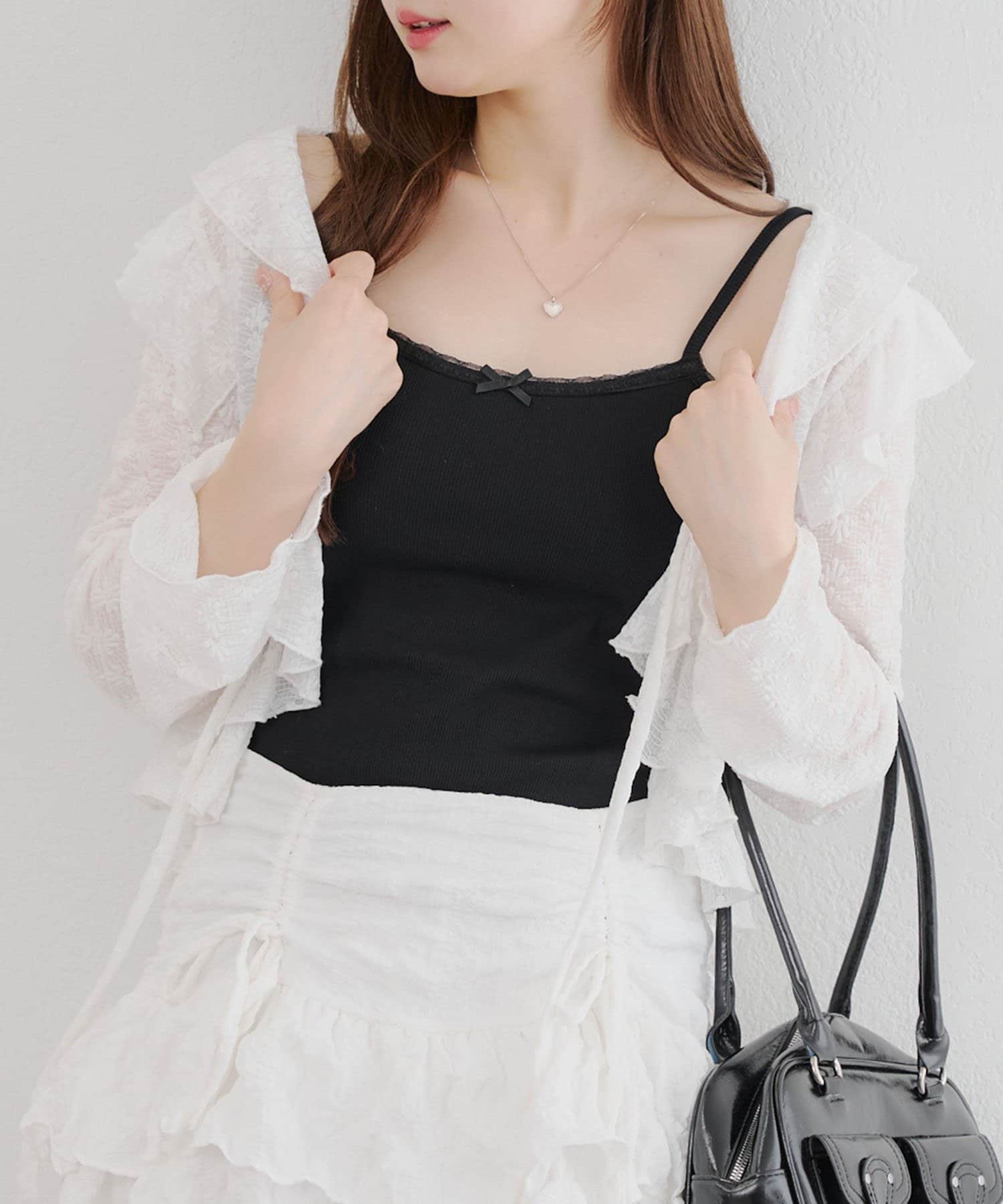 【2025SS ANOTHER BRANCH OLIVE des OLIVE】■ デザイン・カップ付きが夏に嬉しいキャミソール・レースデザインがガーリーさをプラスした一枚■スタイリング・暑い日は一枚で
