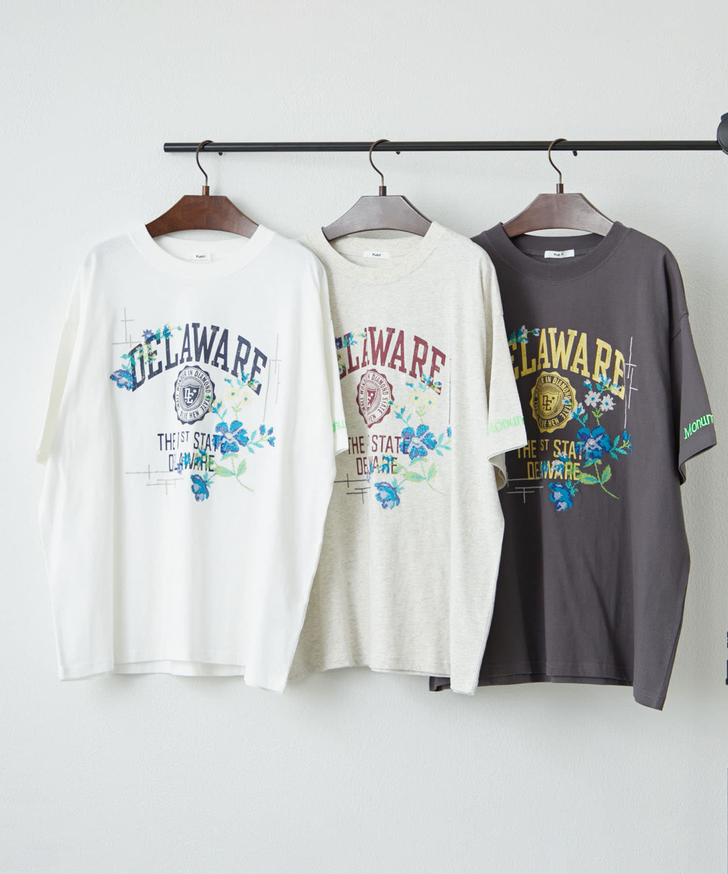 Remind me and forever(リマインドミーアンドフォーエバー) 【NAO】フラワー刺繍カレッジTシャツ