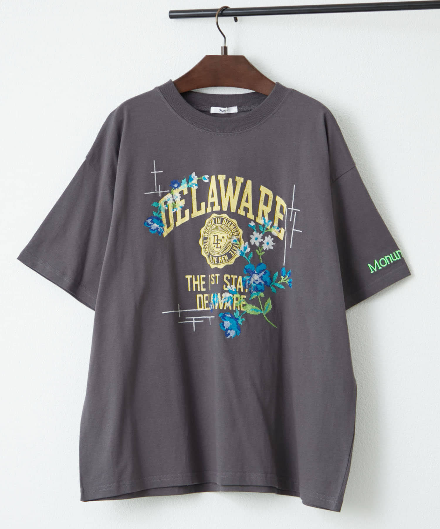 Remind me and forever(リマインドミーアンドフォーエバー) 【NAO】フラワー刺繍カレッジTシャツ