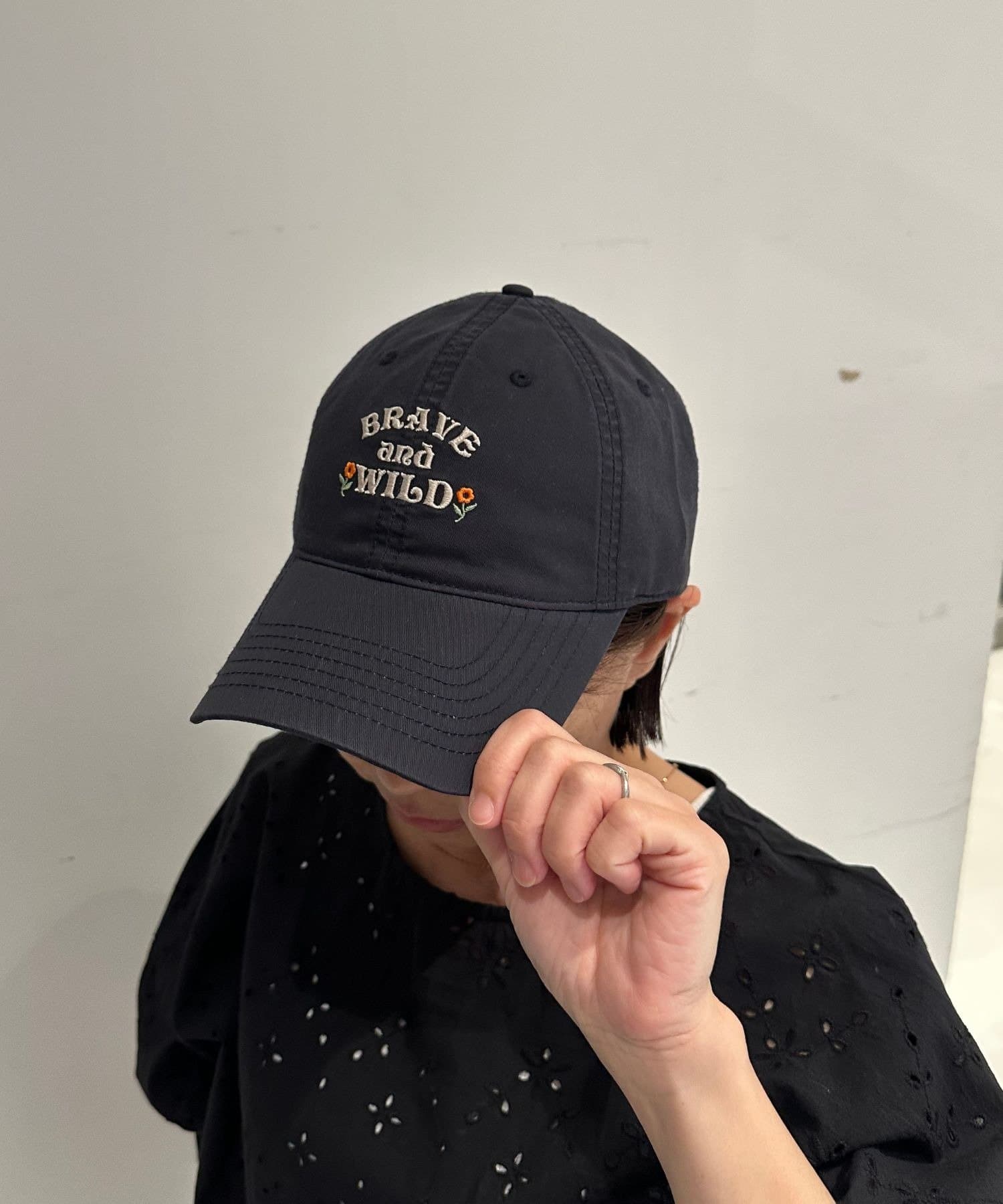 LOCUST(ローカスト) ブレイブ花刺繍CAP