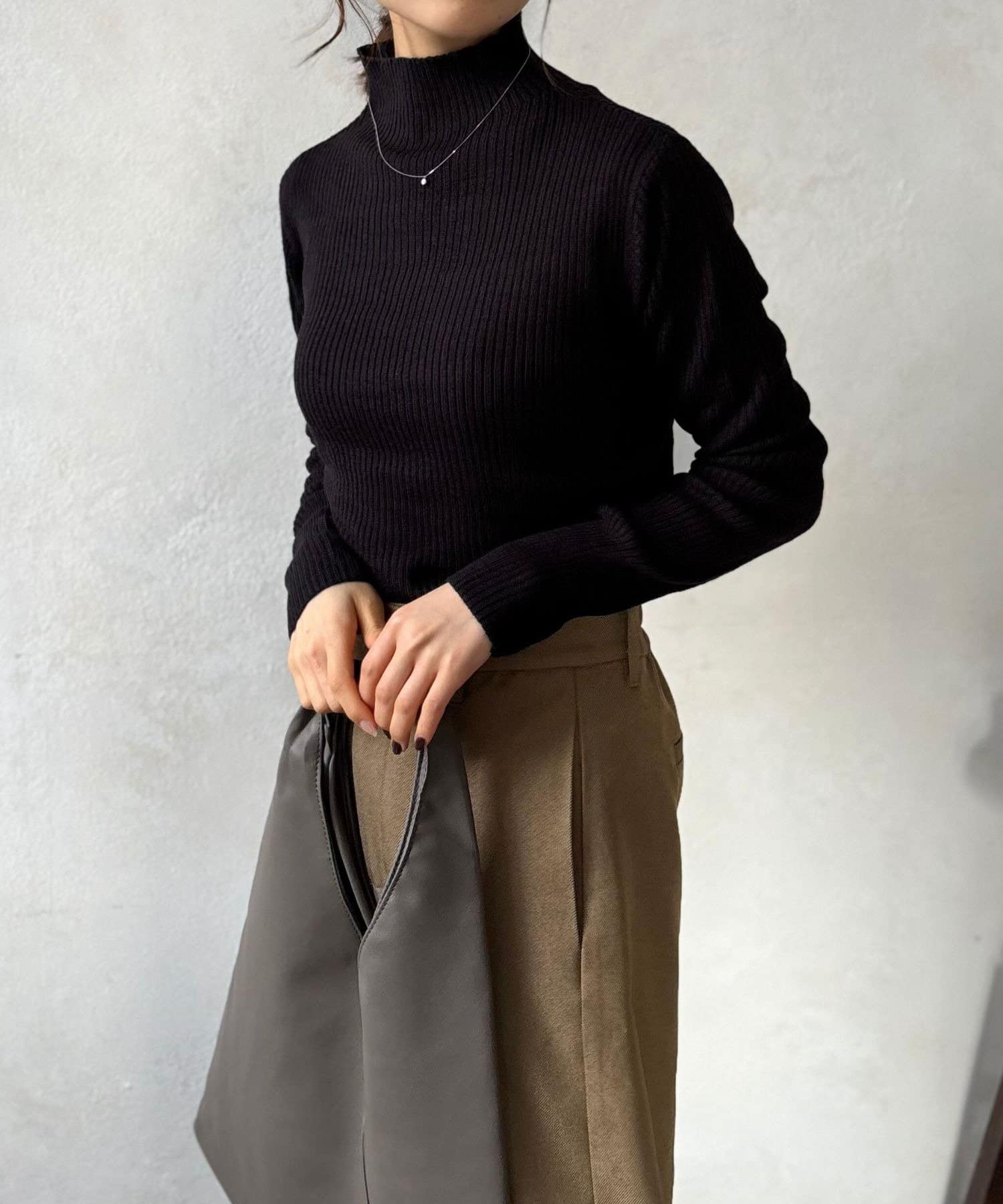LOCUST(ローカスト) 【スタイルアップ/首元すっきり】ボトルネックルブニット