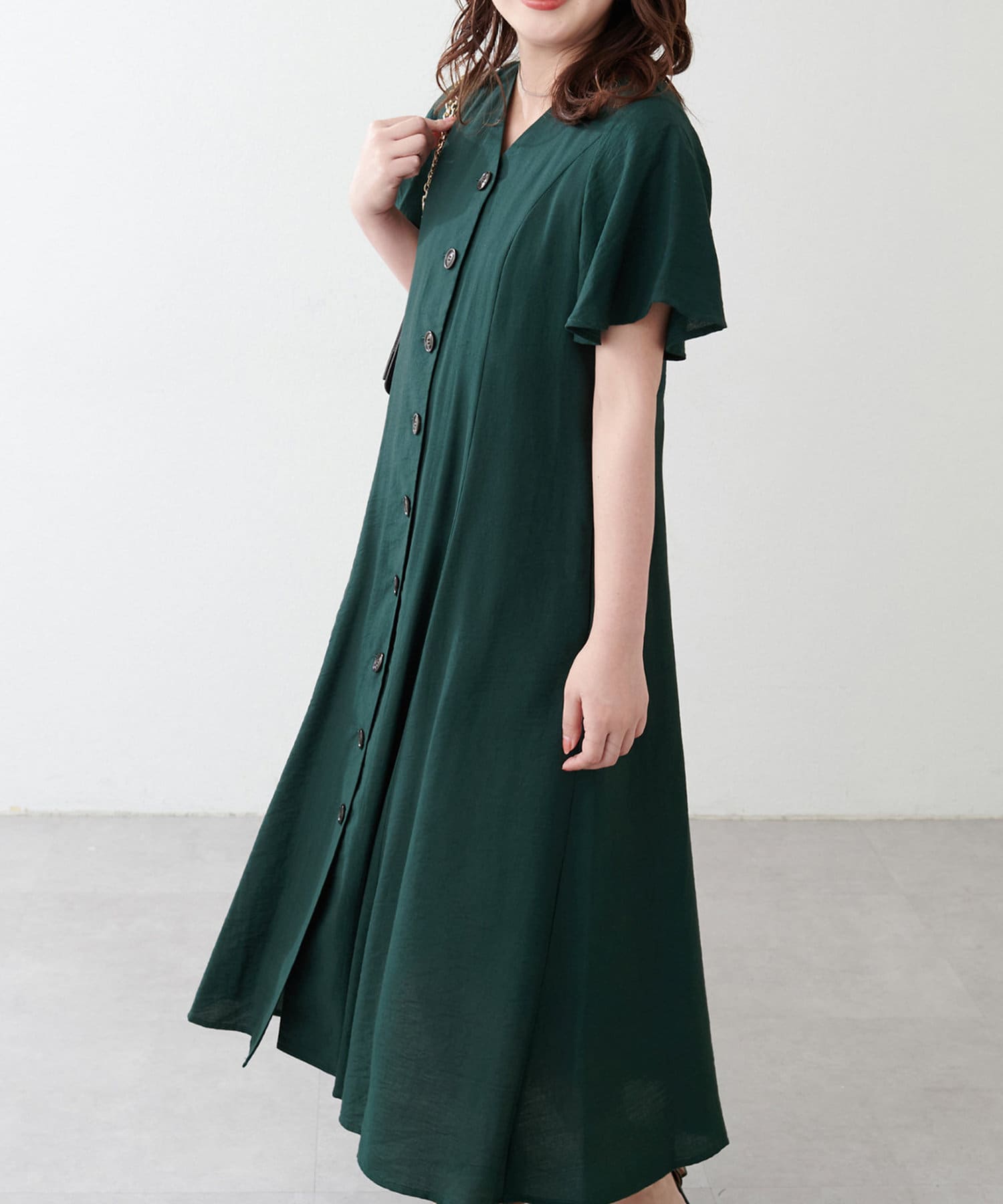 NICE CLAUP / OLIVE des OLIVE OUTLET(ナイスクラップ  / オリーブ デ オリーブ アウトレット) 【natural couture】＜ａｋｏ＞釦開きフレアスリーブワンピース