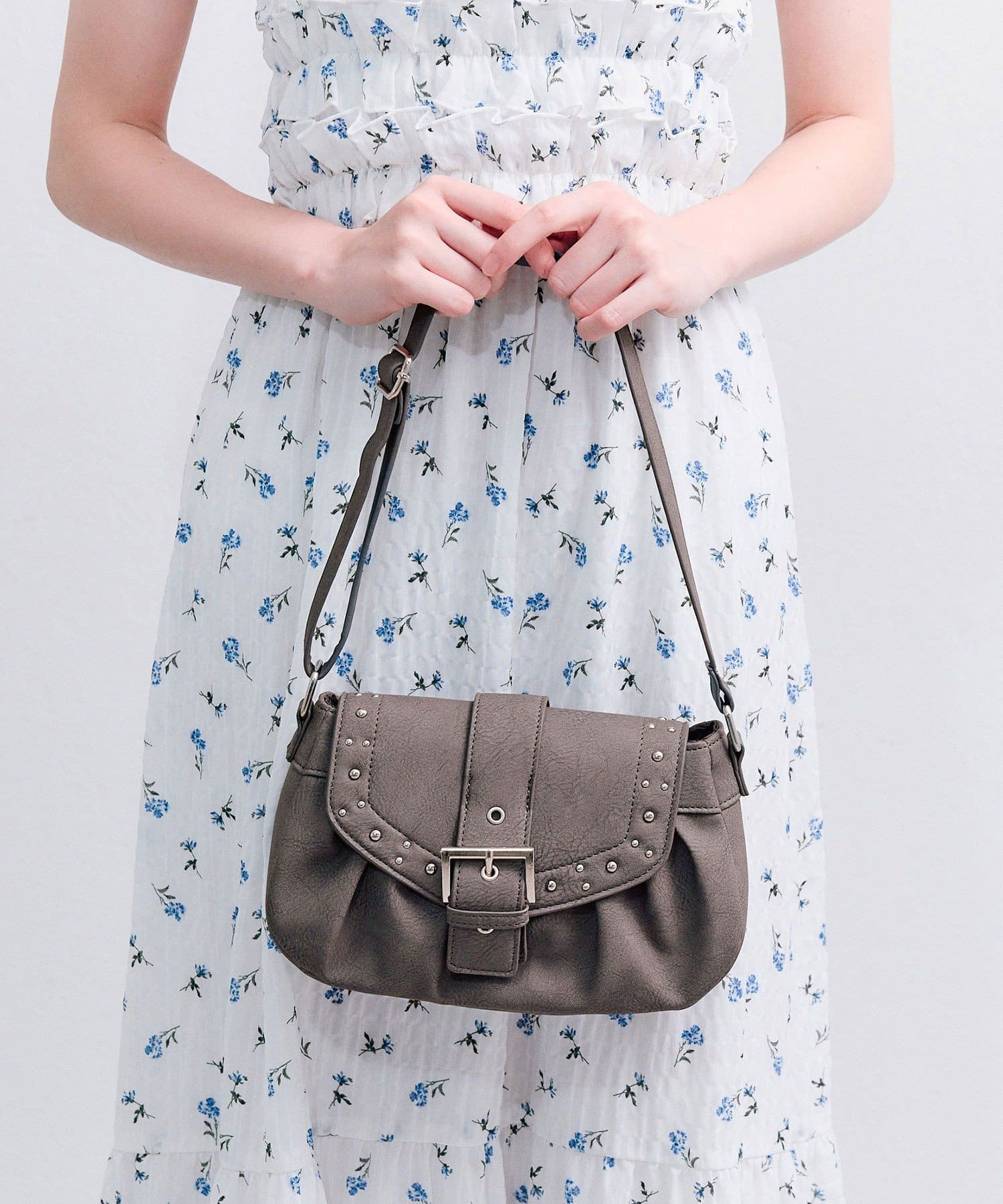 OLIVE des OLIVE(オリーブ デ オリーブ) スタッズ付きシャーリングバッグ