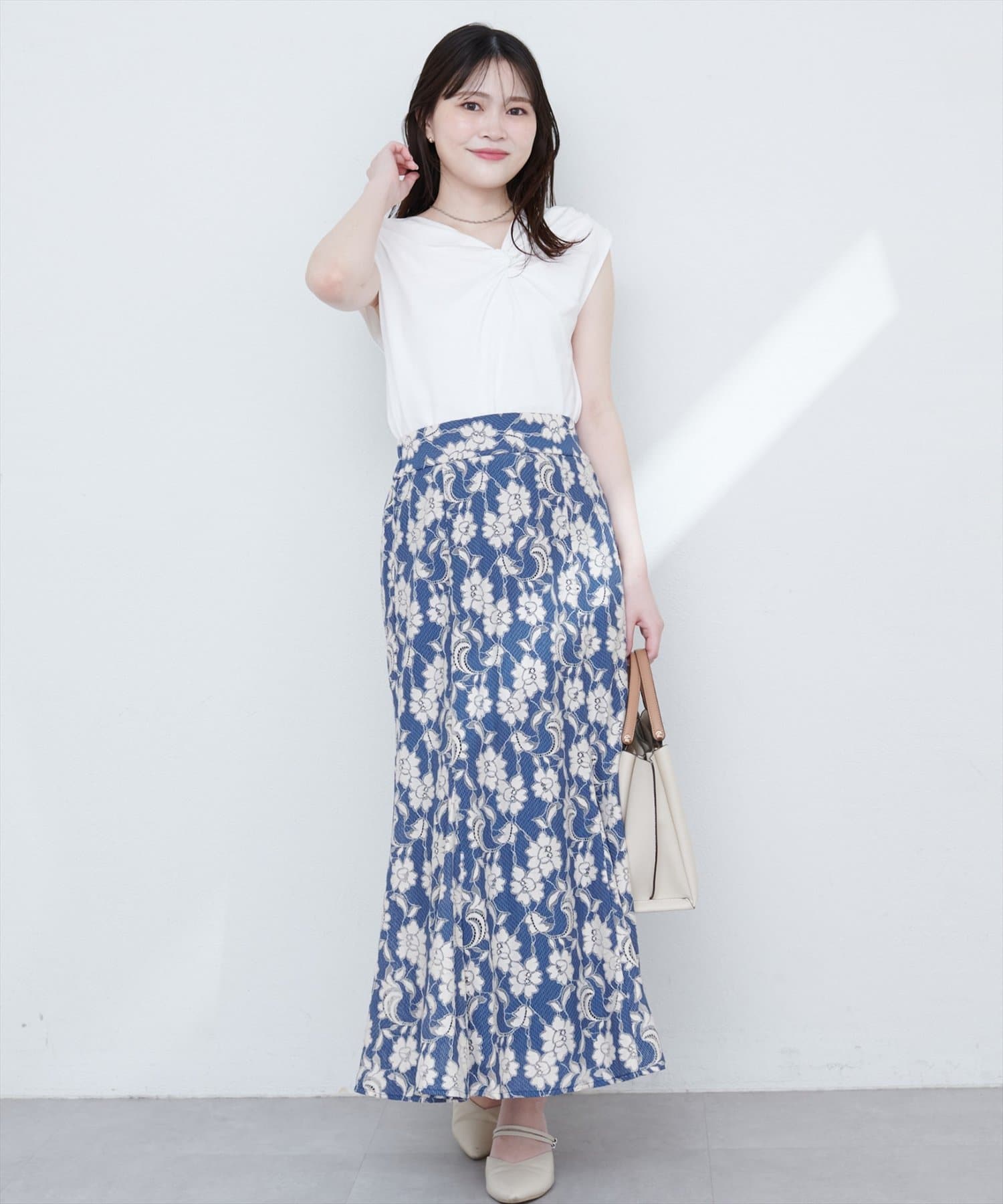 【2025SS natural couture】配色レースマーメイドスカート■Design繊細なレースを贅沢に使用した、エレガントな雰囲気漂うスカート。大柄のフラワーモチーフが、華やかさと上品さを両立