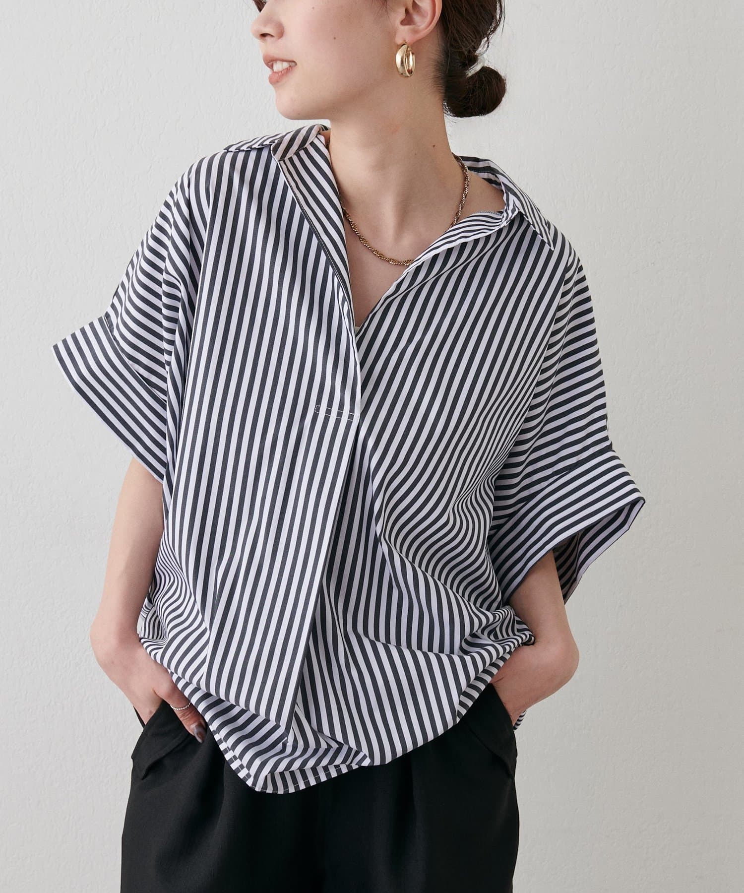 【2025SS LARUTA】ドルマンスキッパーシャツ■Design　店頭で大好評のアイテムがついにWebでも販売が開始。ドルマンスリーブのビックシルエットが、二の腕からヒップ周りまで一度にカバーして