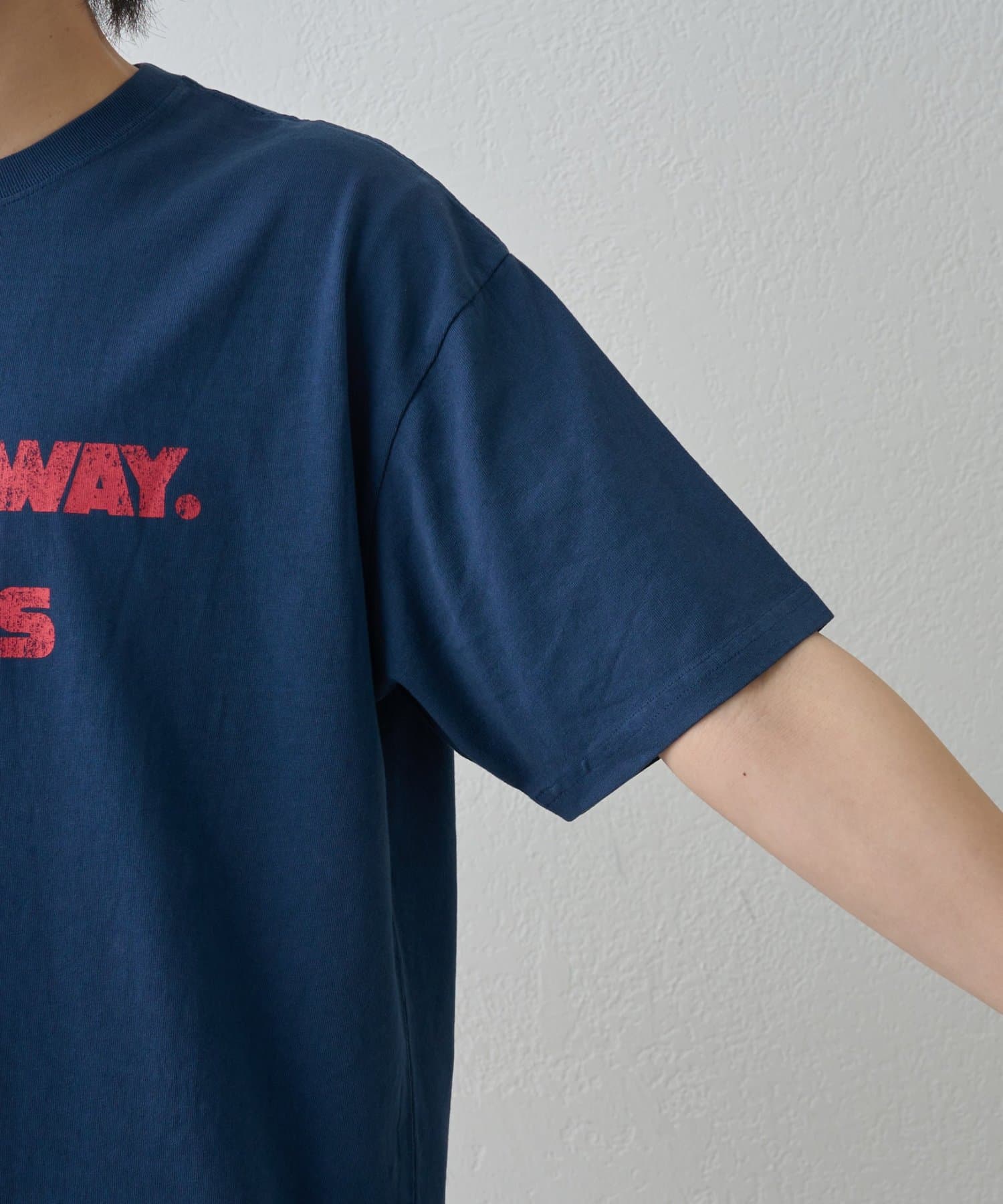 COLONY 2139(コロニー トゥーワンスリーナイン) FIND YOUR カスレプリントTEE