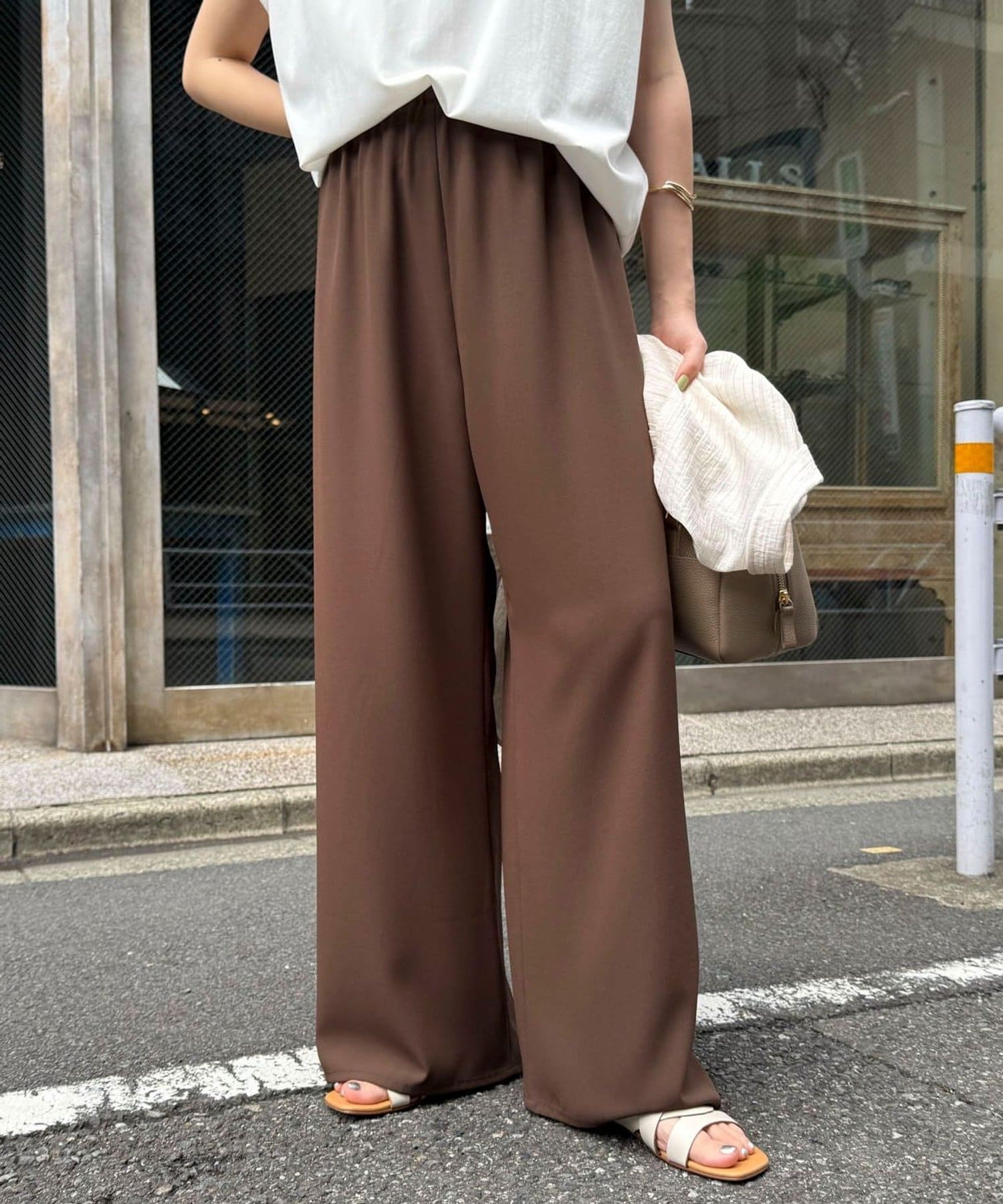 ◇fredy emue◇【2025 SS】シンプルなのに洗練された印象を与えてくれるイージーパンツ●point・シンプルで無駄のないデザインが、どんなスタイルにもマッチするイージーパンツです・キレイ見