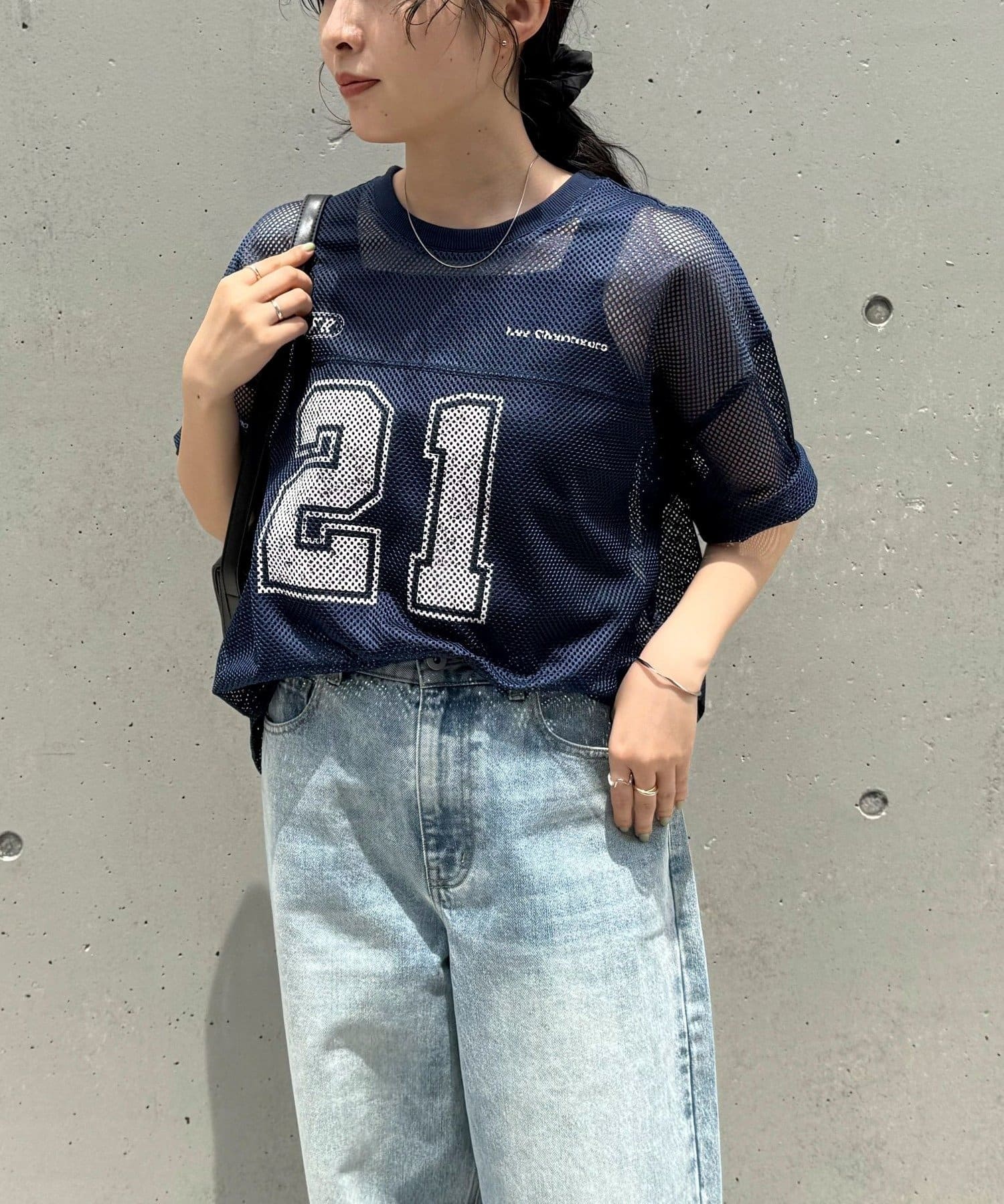 ◇fredy emue◇【2025 SS】涼しげに着れる、トレンドのメッシュゲーミングTシャツ●point・メッシュ素材の生地に存在感抜群なナンバーロゴがプラスされたスポーティーなTシャツです・1枚で