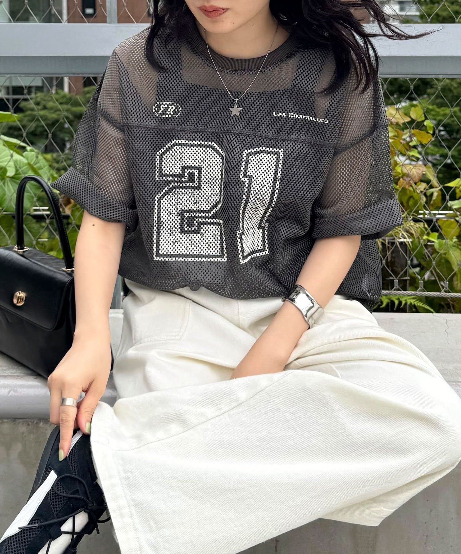 ◇fredy emue◇【2025 SS】涼しげに着れる、トレンドのメッシュゲーミングTシャツ●point・メッシュ素材の生地に存在感抜群なナンバーロゴがプラスされたスポーティーなTシャツです・1枚で