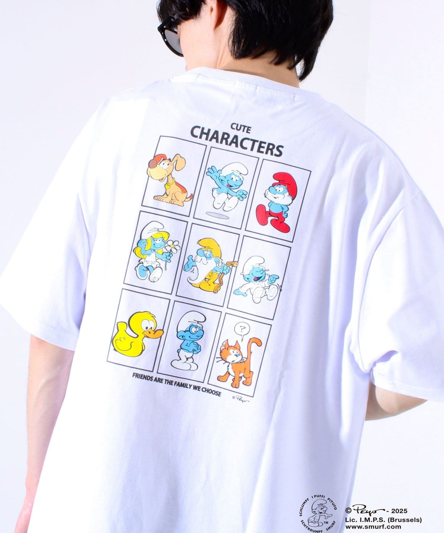 人気キャラクターが9マスに並ぶ、まるで図鑑のようなビジュアルが魅力。バックプリントに「FRIENDS ARE THE FAMILY WE CHOOSE」の英字メッセージ入りで、心温まるストーリー性もプ