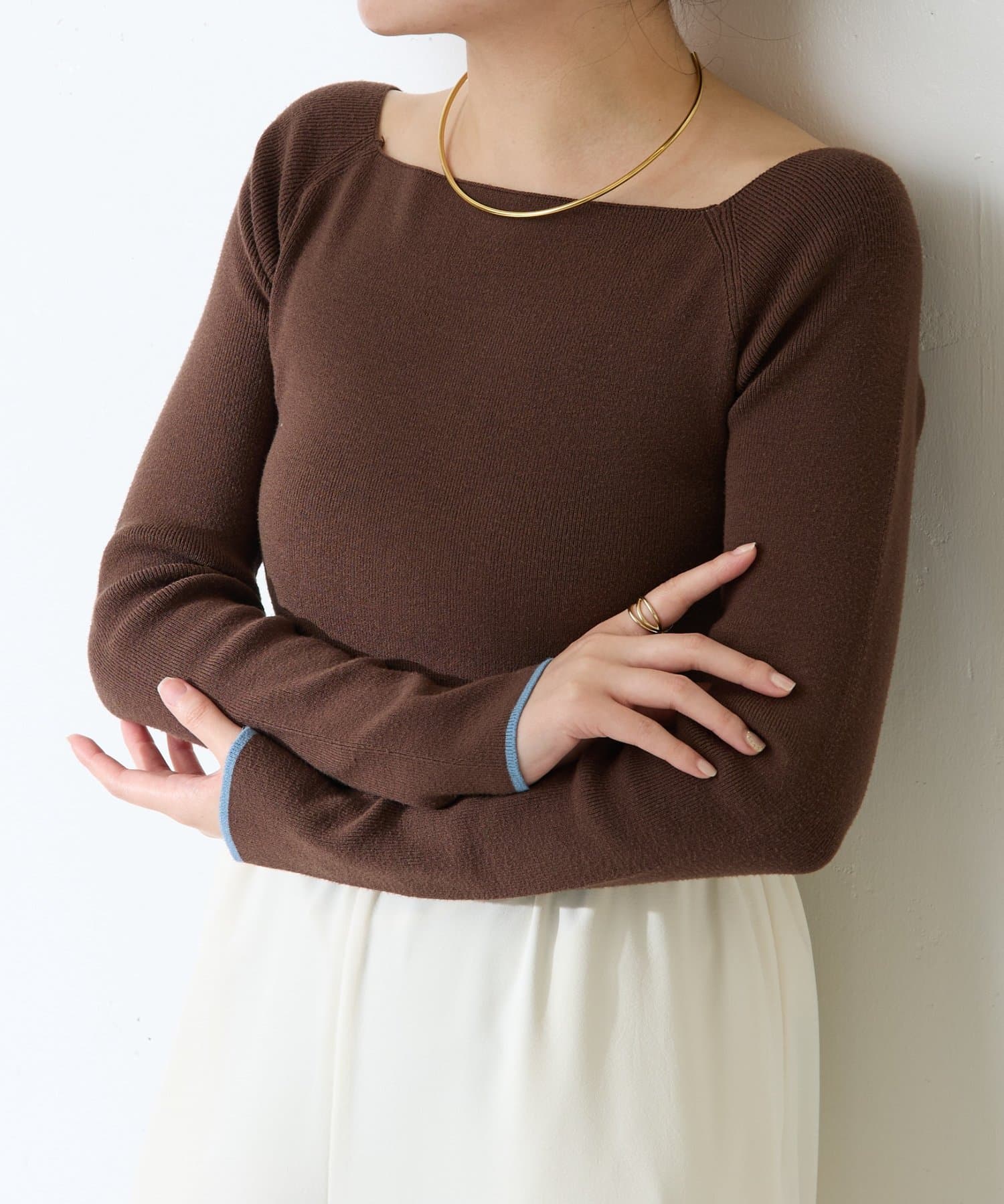 COLLAGE GALLARDAGALANTE ONLINE LIMITED２WAYで使える、大人ヘルシーなニットプルオーバー【POINT】・広めのスクエアネックがデコルテを美しく魅せ、華奢な印象にな