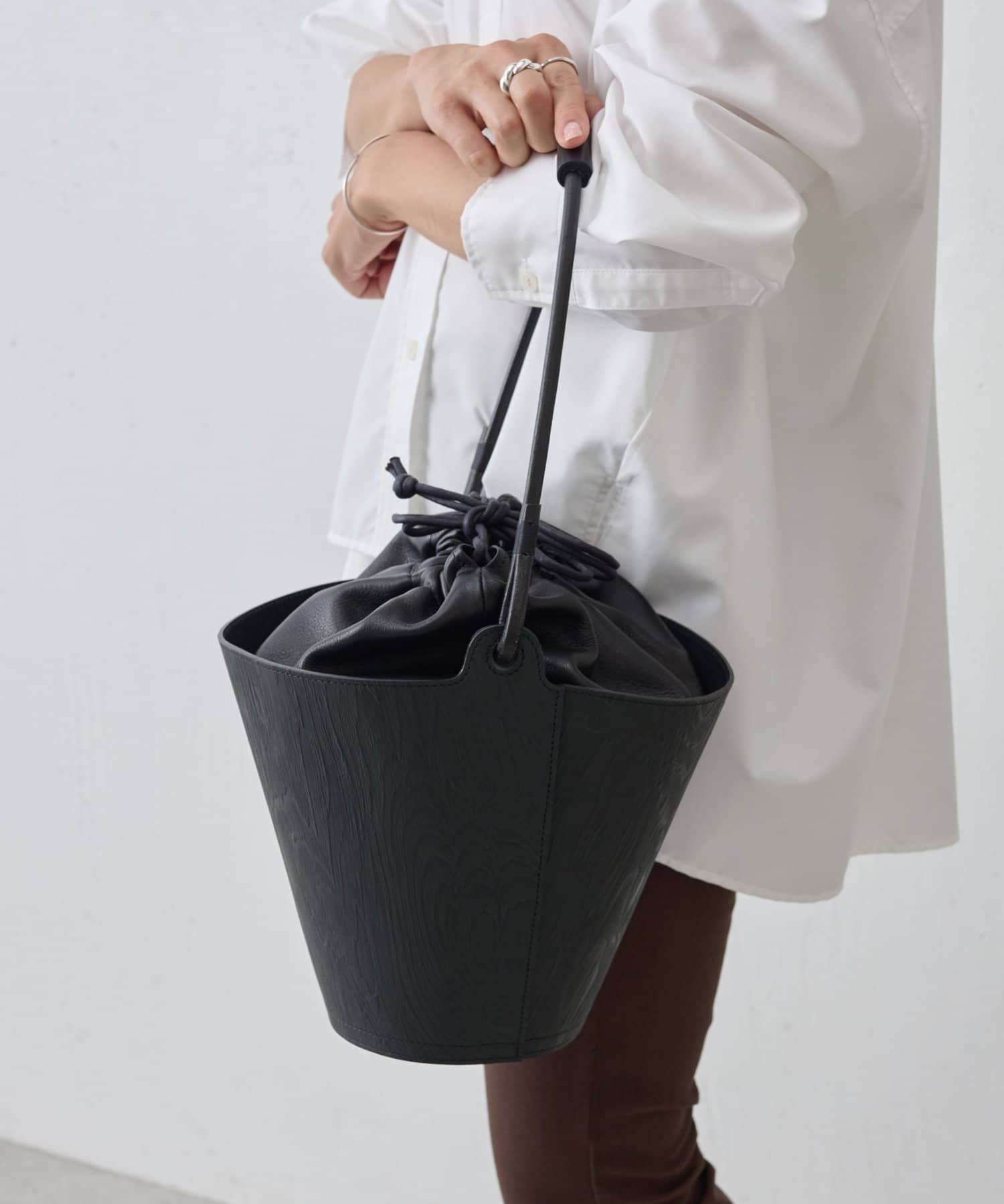 BEARDSLEY バケツ型レザー2WAYバケットバッグ BEARDSLEY（ビアズリー）の「バケツ型レザー2WAYバケットバッグ