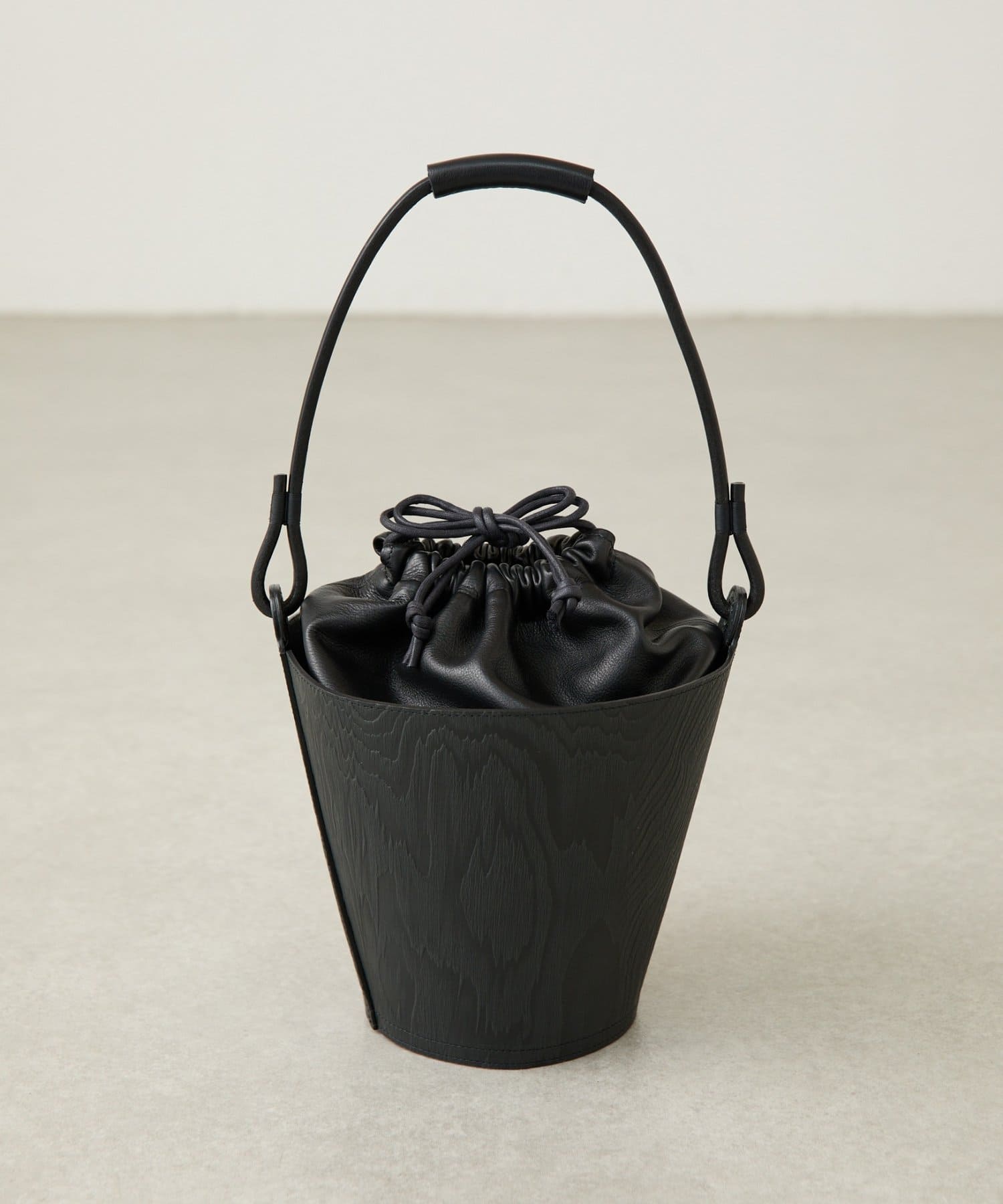 BEARDSLEY バケツ型レザー2WAYバケットバッグ BEARDSLEY（ビアズリー）の「バケツ型レザー2WAYバケットバッグ