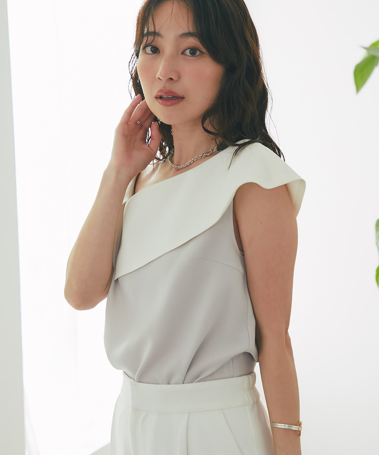 小顔効果】アシメビッグカラーブラウス | La boutique BonBon