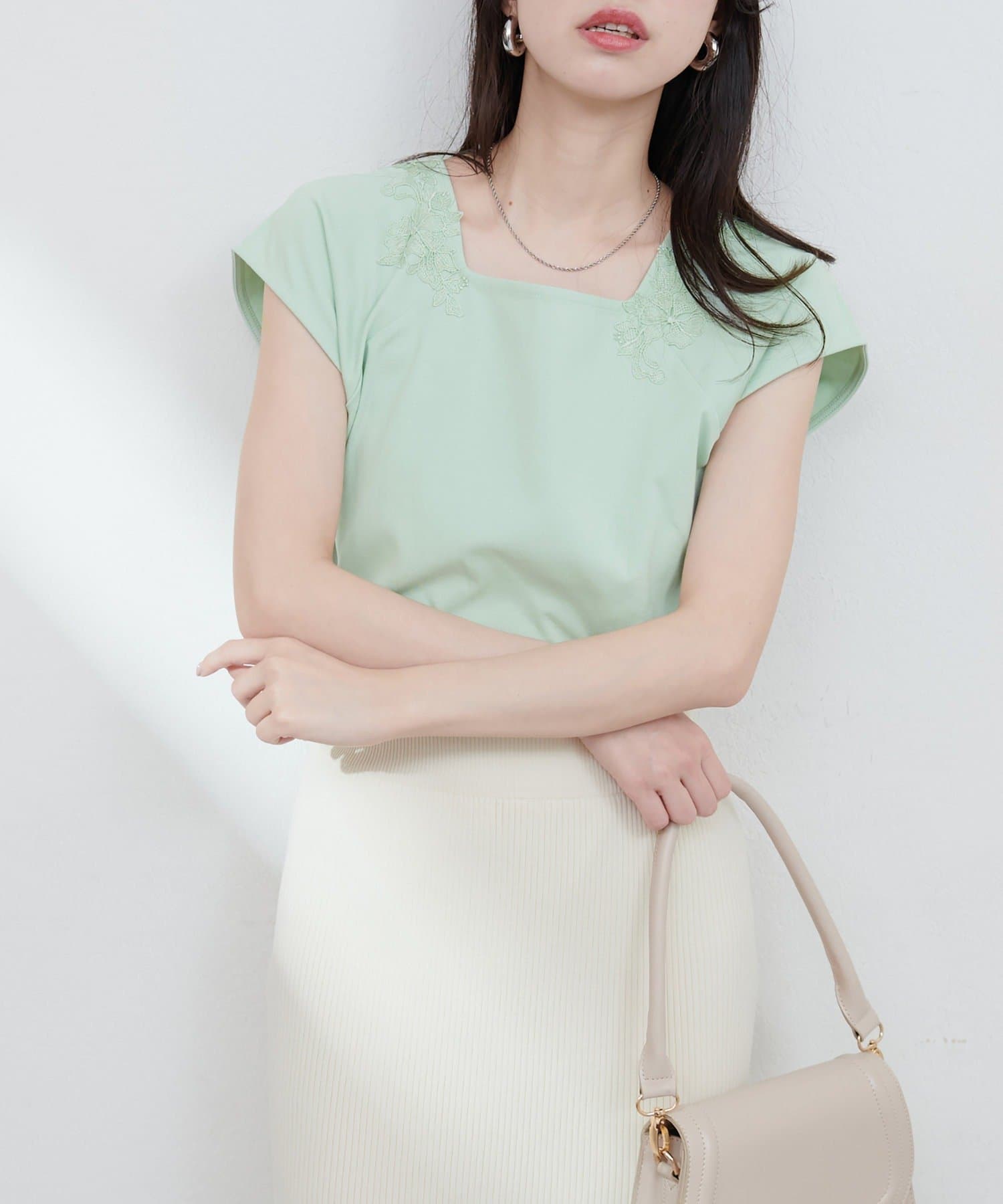 NICE CLAUP / OLIVE des OLIVE OUTLET(ナイスクラップ  / オリーブ デ オリーブ アウトレット) 【natural couture】花柄レーススクエアネックTシャツ