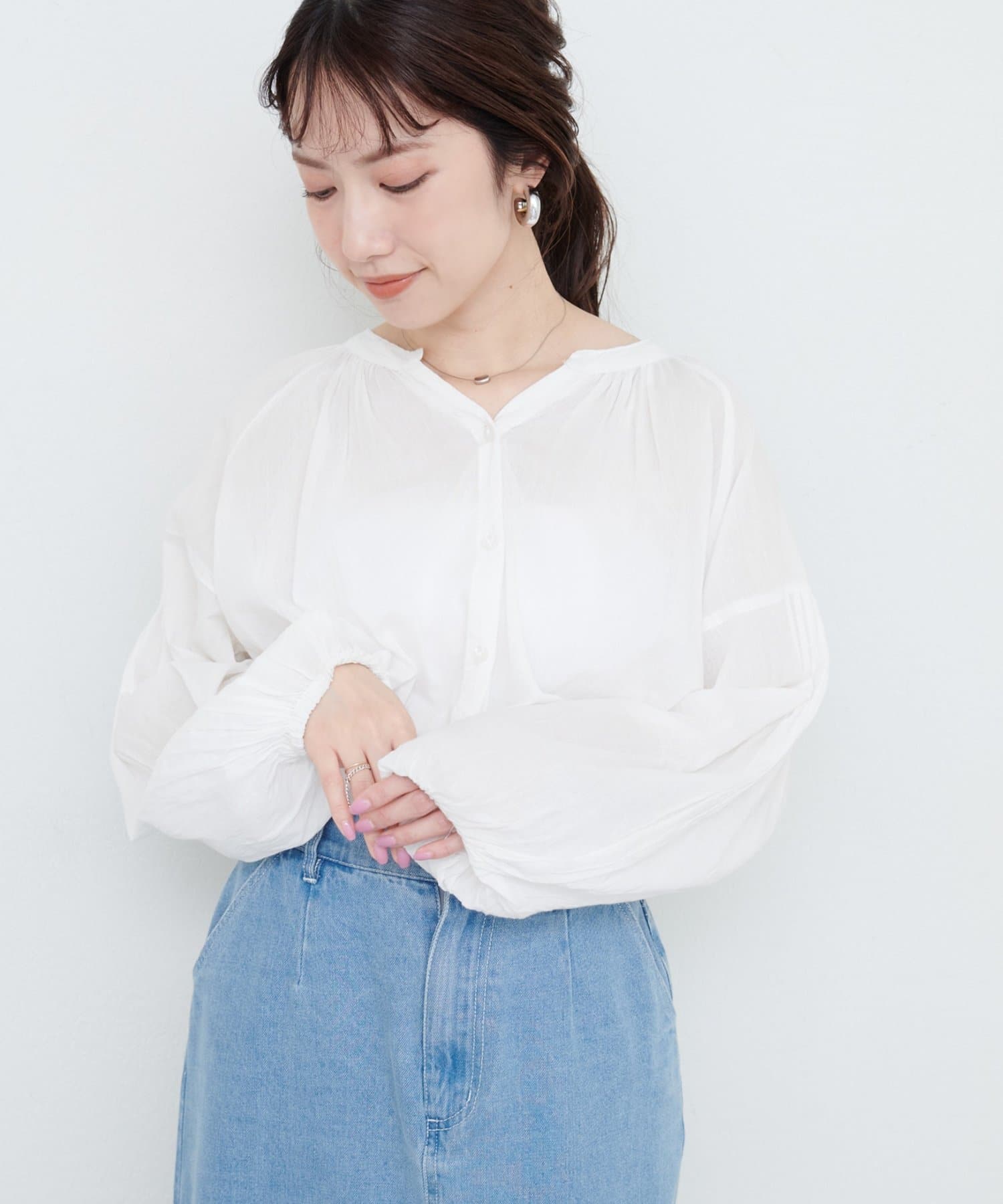 【2025SS natural couture】インド綿ピンタックギャザーブラウス■Design　柔らかくさらさらとした感触で、肌触りの良いインド綿を使用したブラウス。インド綿は日本の蒸し暑く湿気が多