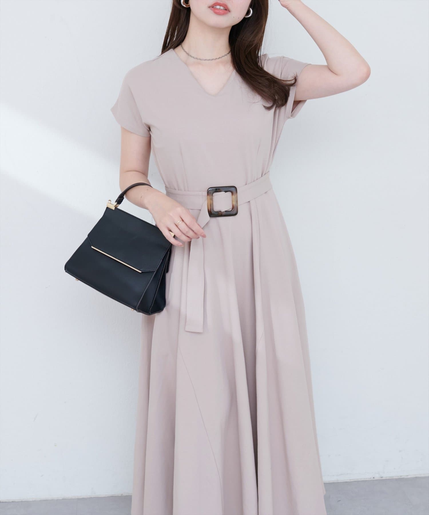 ◆JIGOTTAラインVネックワンピース B.C STOCK ワンピース ウォッシャブル / ドット無地Vネック
