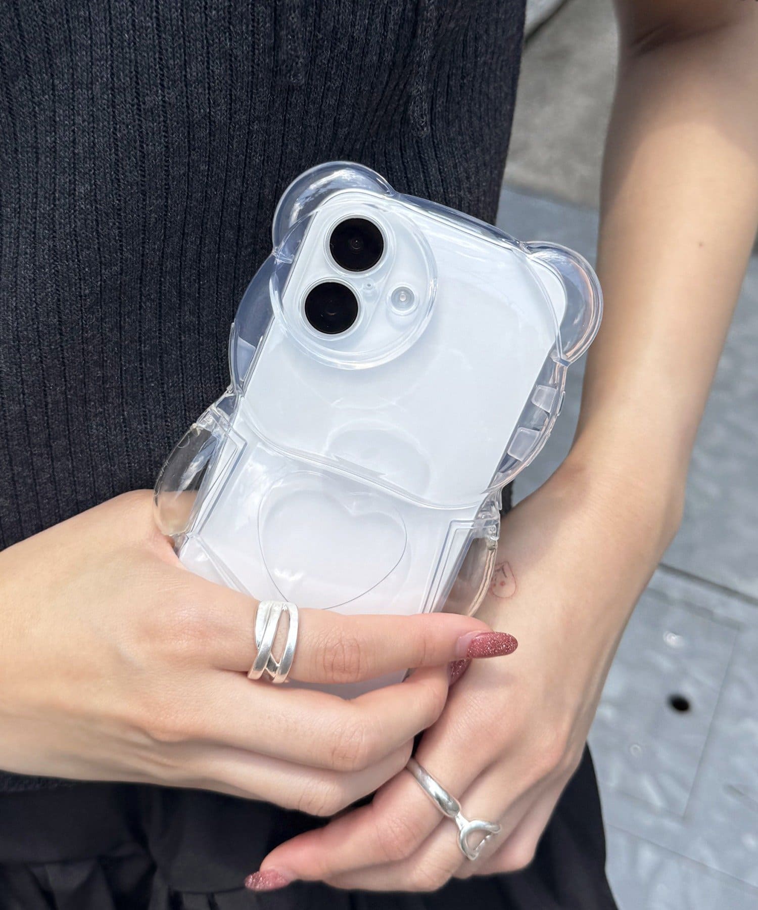 存在感のある可愛いスマホケースが登場！クマの形がボリューム感のあるスマホケース◎トレンドのクリアデザインで使いやすい！持っていると気分を上げてくれるアイテムです♪[Point]〇カードを入れたり自分だ
