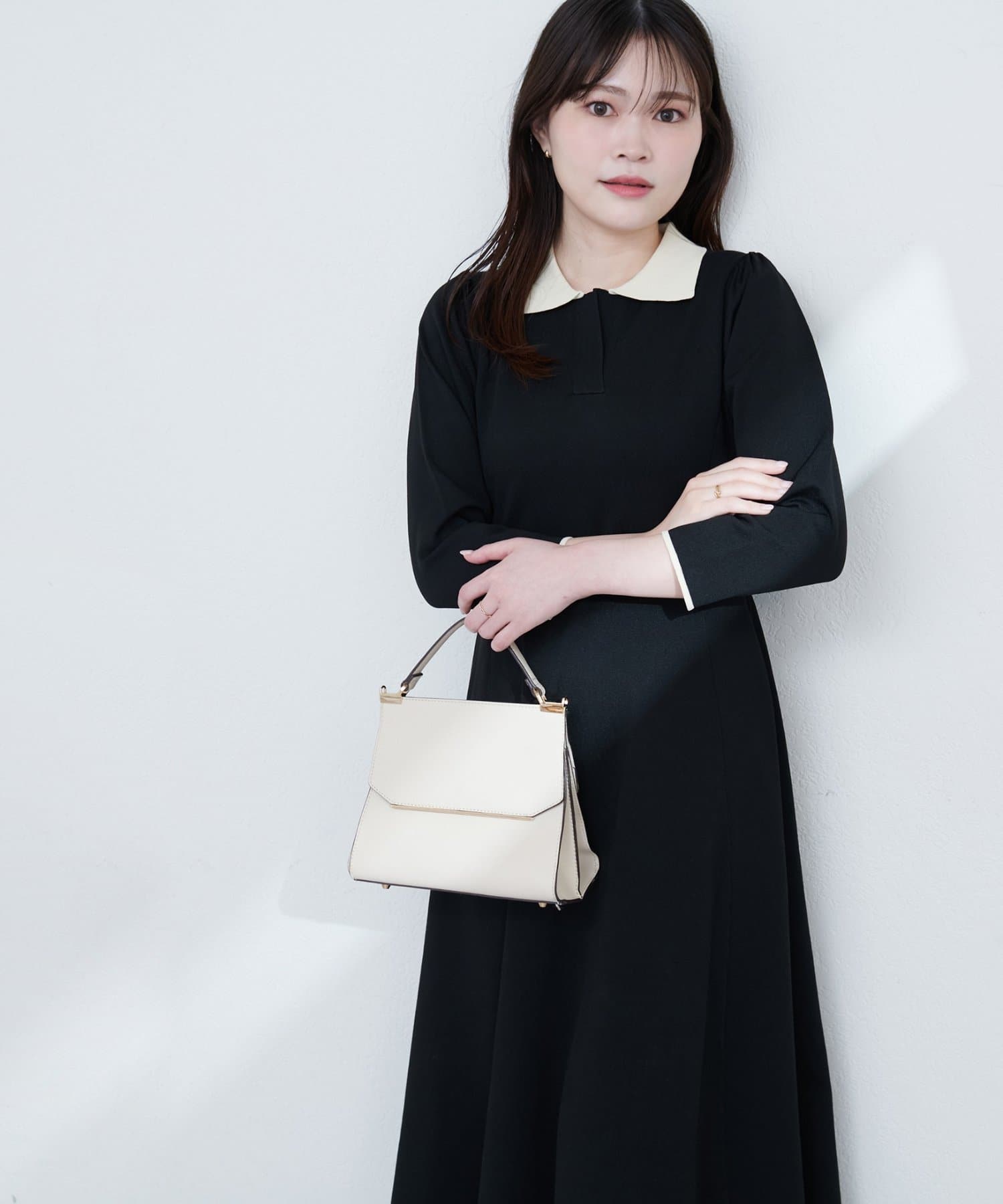 【2025AW natural couture】osono配色スキッパー衿ニットワンピース■Design配色衿付のデザインがレトロなニットワンピース。ポリニットワンピースで、扱いやすくキレイ見えする素