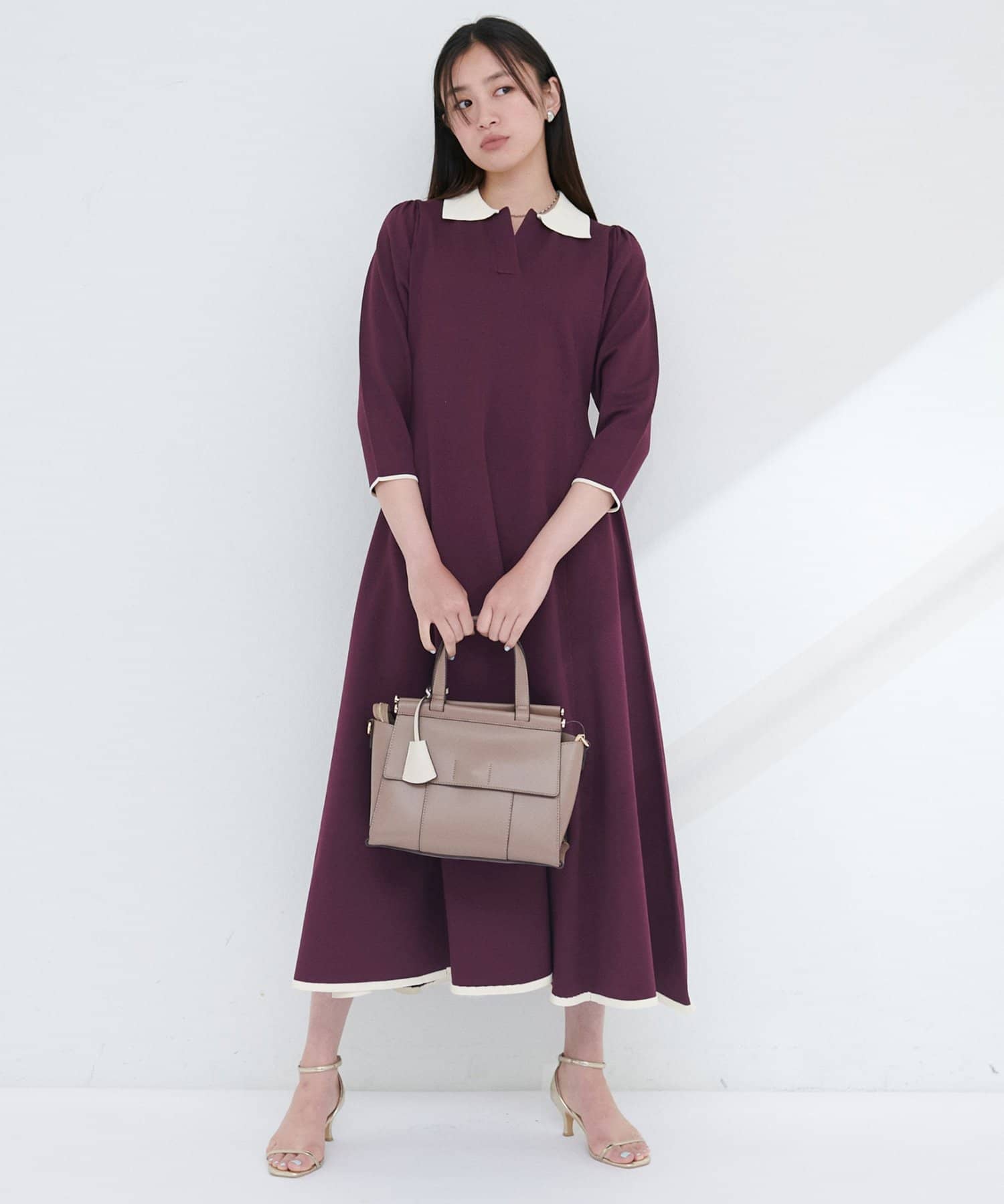 【2025AW natural couture】osono配色スキッパー衿ニットワンピース■Design配色衿付のデザインがレトロなニットワンピース。ポリニットワンピースで、扱いやすくキレイ見えする素