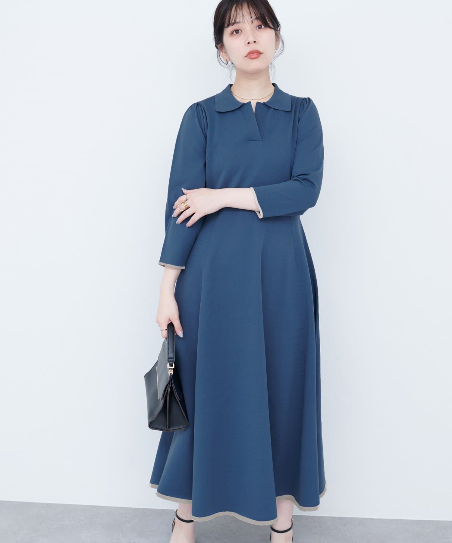 【2025AW natural couture】osono配色スキッパー衿ニットワンピース■Design配色衿付のデザインがレトロなニットワンピース。ポリニットワンピースで、扱いやすくキレイ見えする素