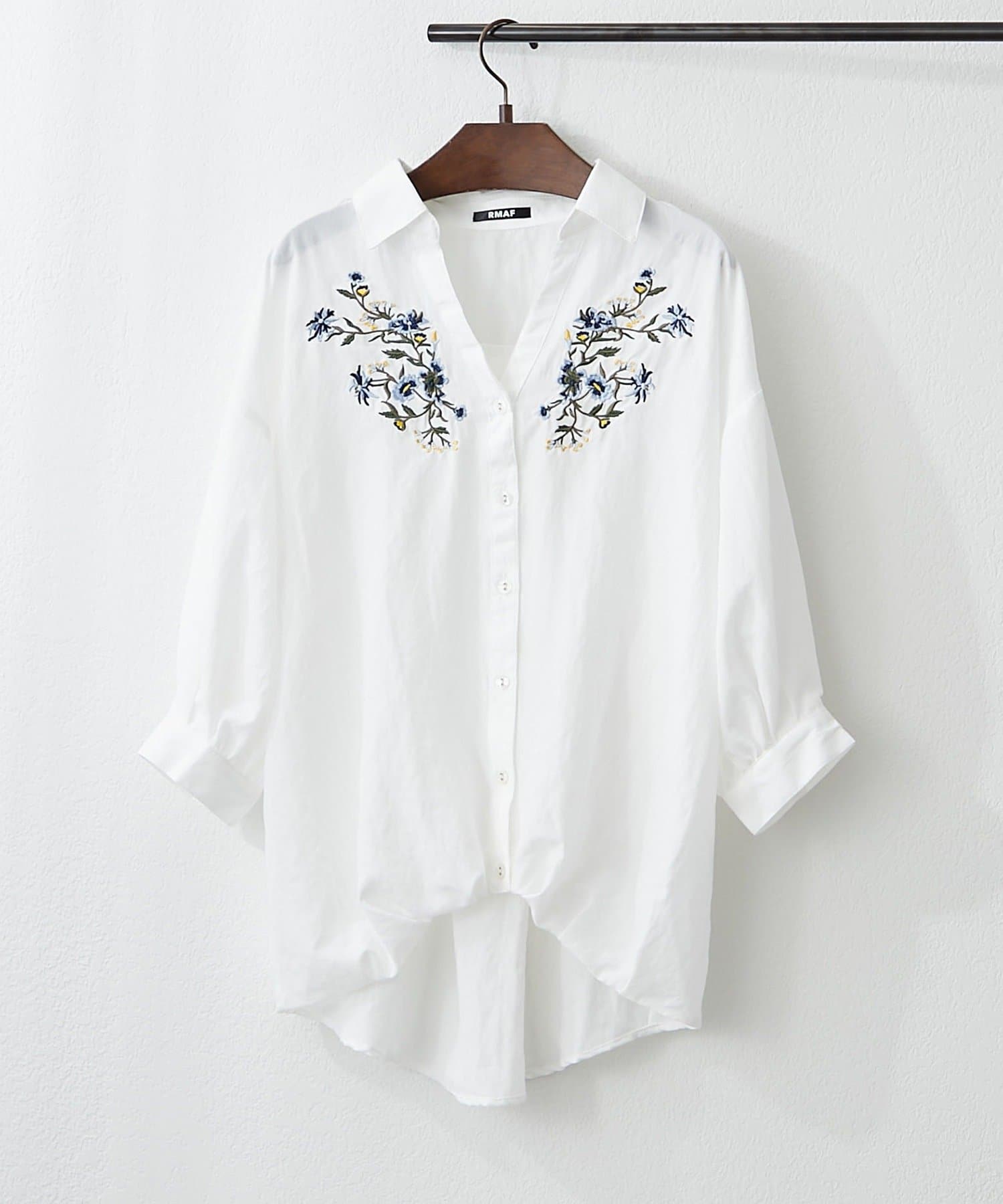 NICE CLAUP / OLIVE des OLIVE OUTLET(ナイスクラップ  / オリーブ デ オリーブ アウトレット) タケノコタック胸刺繍ブラウス