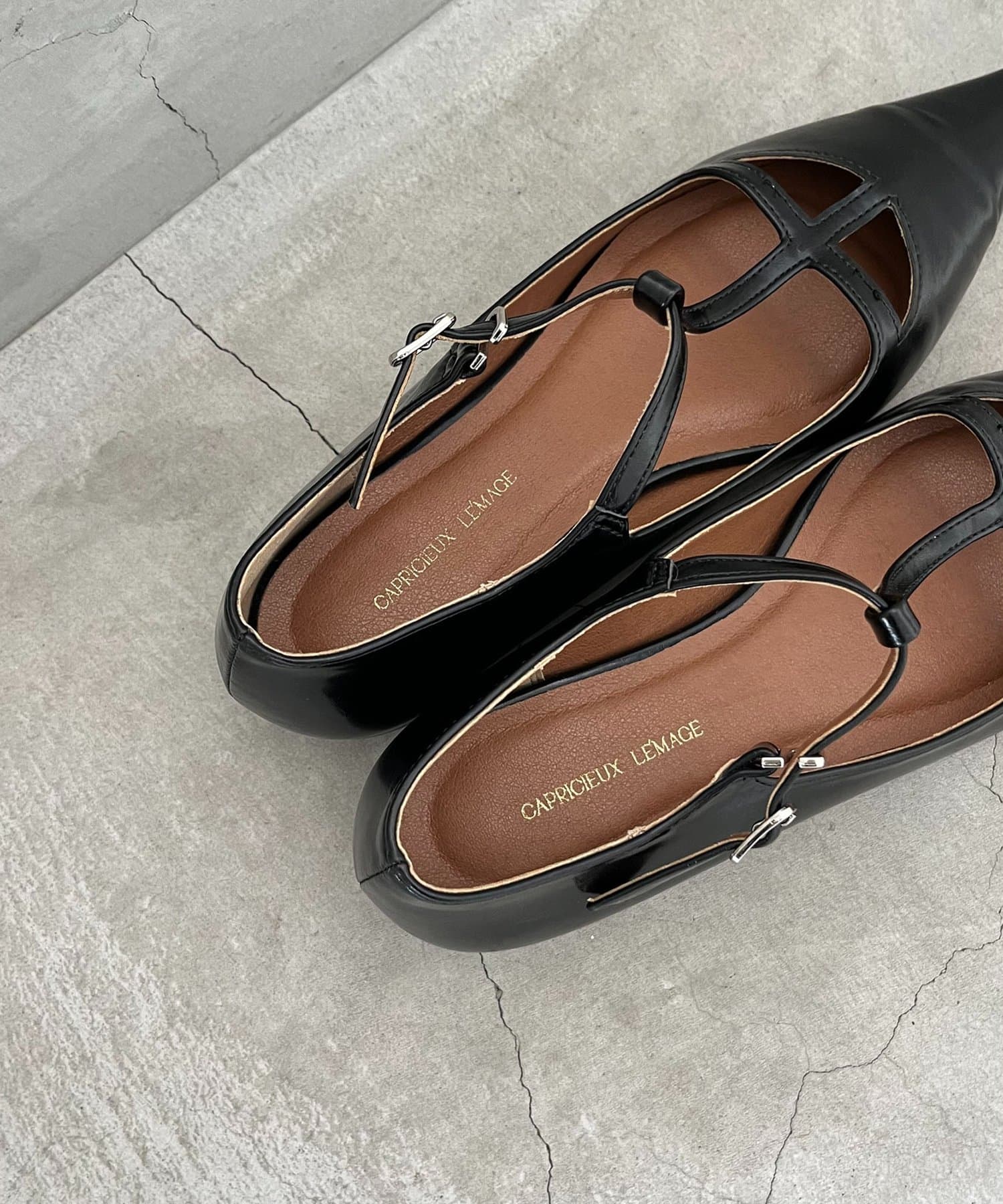 CAPRICIEUX LE'MAGE(カプリシュレマージュ) 【再入荷】Tストラップフラットパンプス