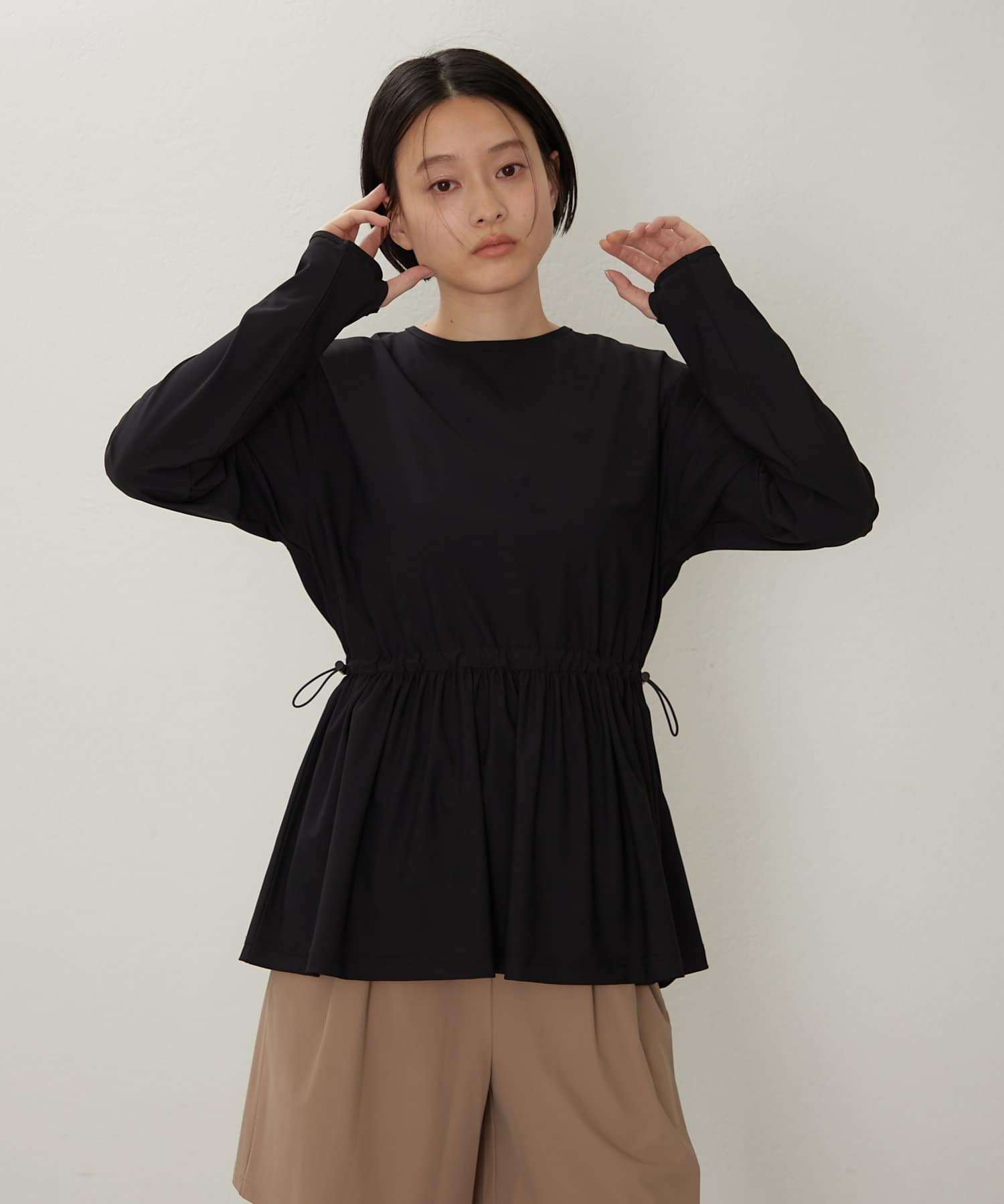 大人気のラッシュガードシリーズからペプラムデザインが登場！・ペプラムが女性らしさを演出してくれるラッシュガード。・程よく伸縮性のある柔らかな素材を使用。・UV機能に優れ、ストレッチ性があるため動きやす