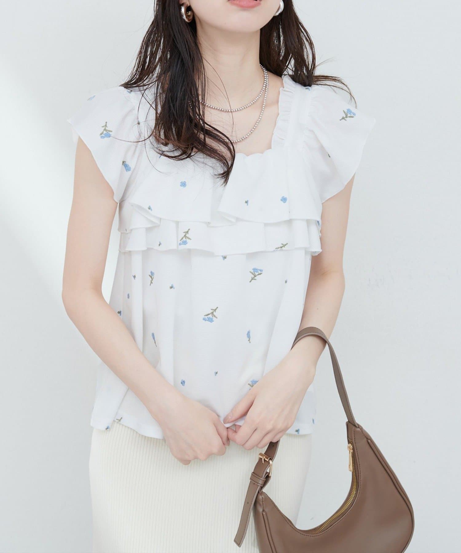 NICE CLAUP / OLIVE des OLIVE OUTLET(ナイスクラップ  / オリーブ デ オリーブ アウトレット) 【natural couture】フラワー刺繍フリルショルダーキャミ