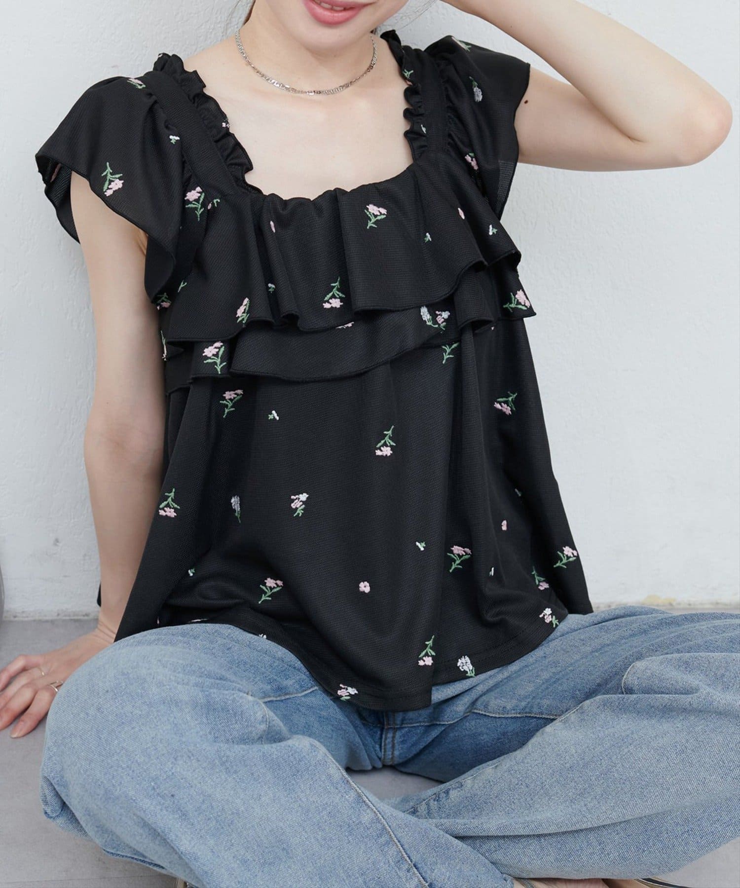 NICE CLAUP / OLIVE des OLIVE OUTLET(ナイスクラップ  / オリーブ デ オリーブ アウトレット) 【natural couture】フラワー刺繍フリルショルダーキャミ