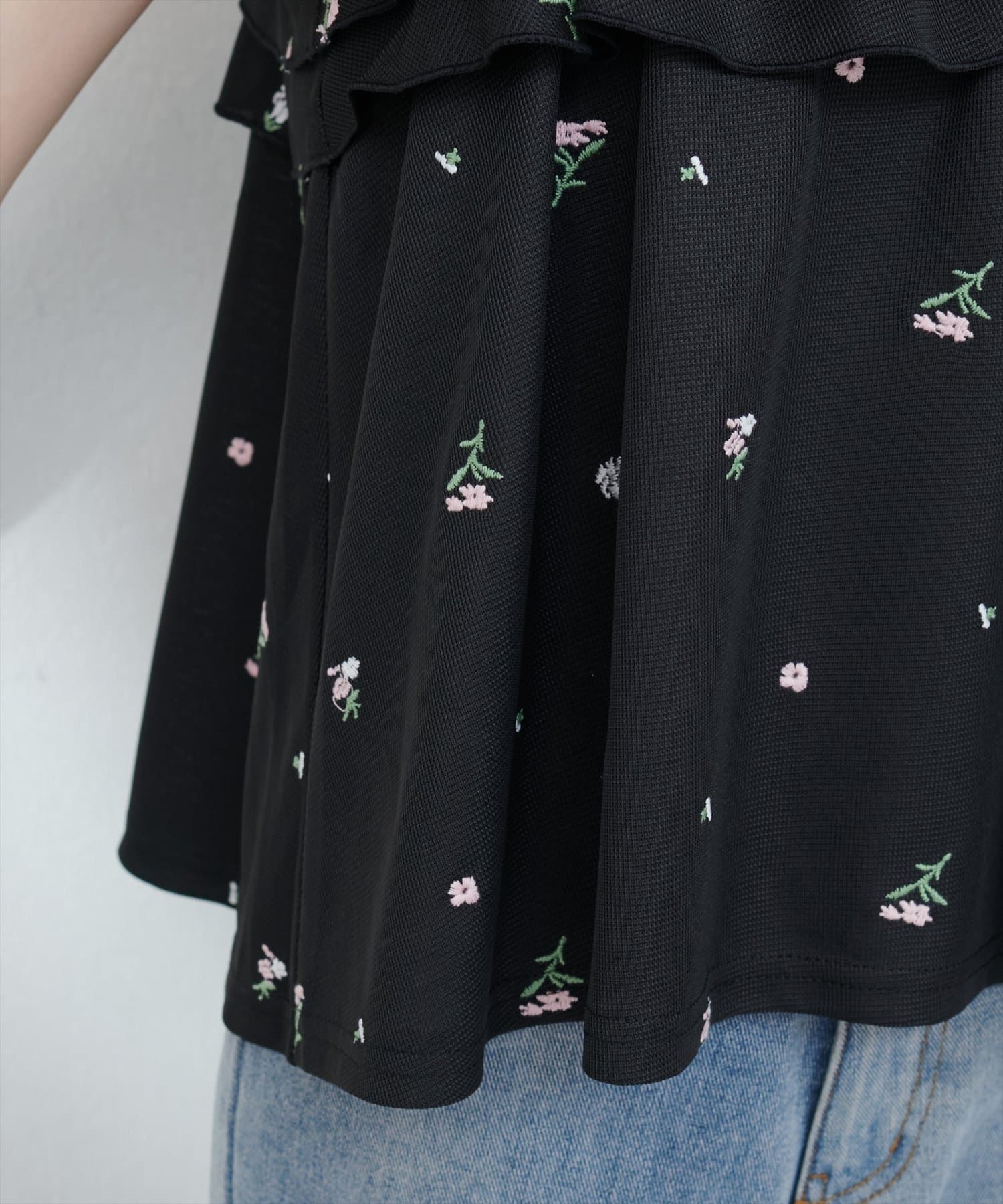 NICE CLAUP / OLIVE des OLIVE OUTLET(ナイスクラップ  / オリーブ デ オリーブ アウトレット) 【natural couture】フラワー刺繍フリルショルダーキャミ