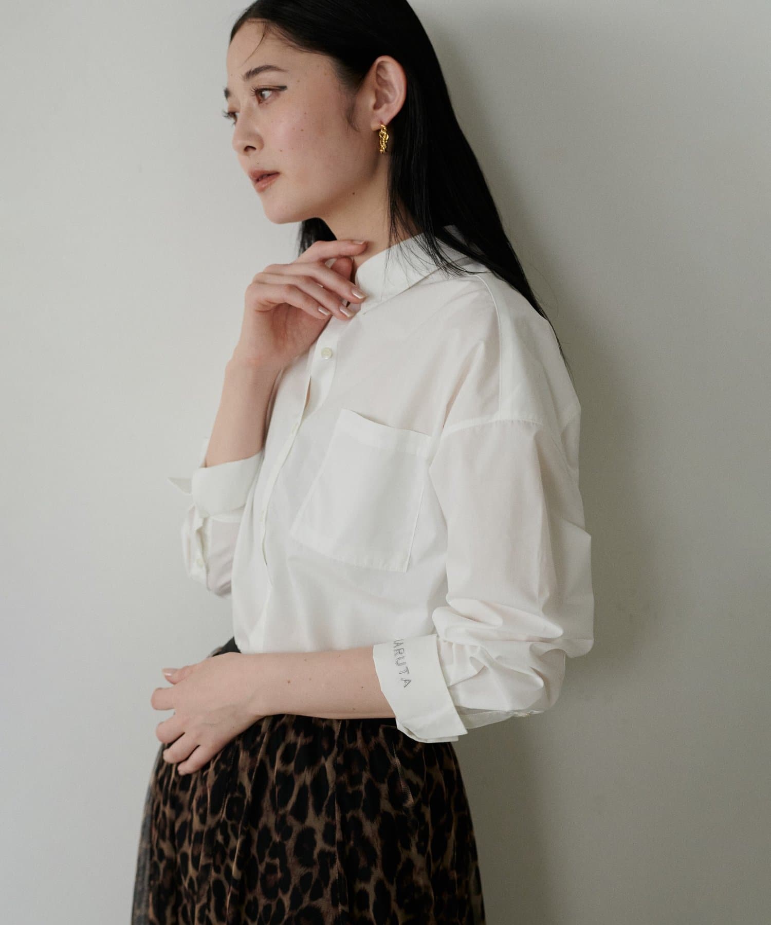 LARUTA(ラルータ) ちびロゴ刺繍ベーシックシャツ