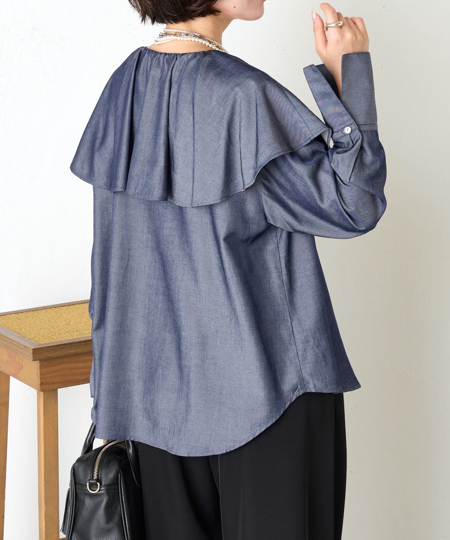 Jena　espace merveilleux(ジェナ　エスパスメルヴェイユ) テンセルネックフリルシャツ
