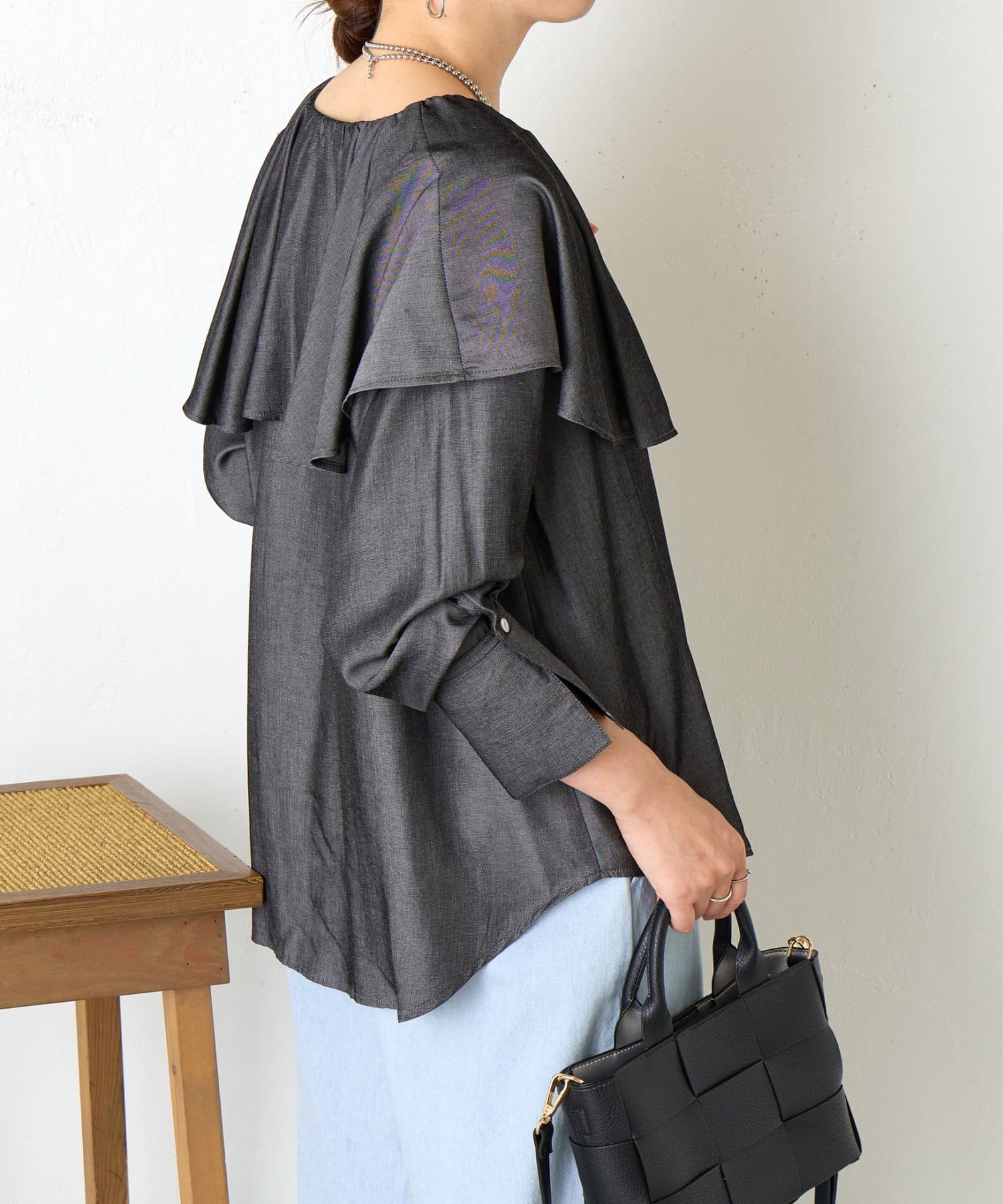 Jena　espace merveilleux(ジェナ　エスパスメルヴェイユ) テンセルネックフリルシャツ
