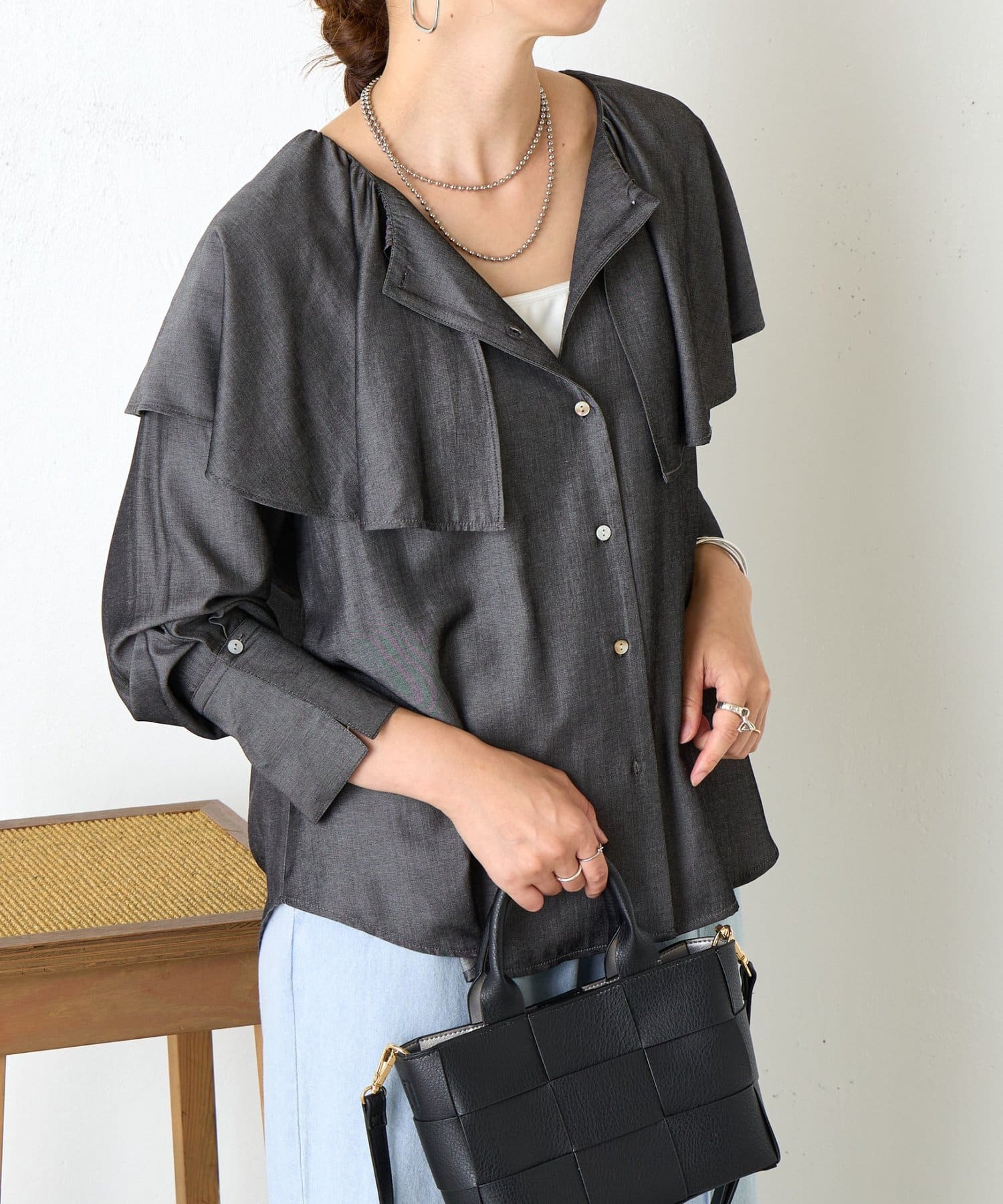 Jena　espace merveilleux(ジェナ　エスパスメルヴェイユ) テンセルネックフリルシャツ