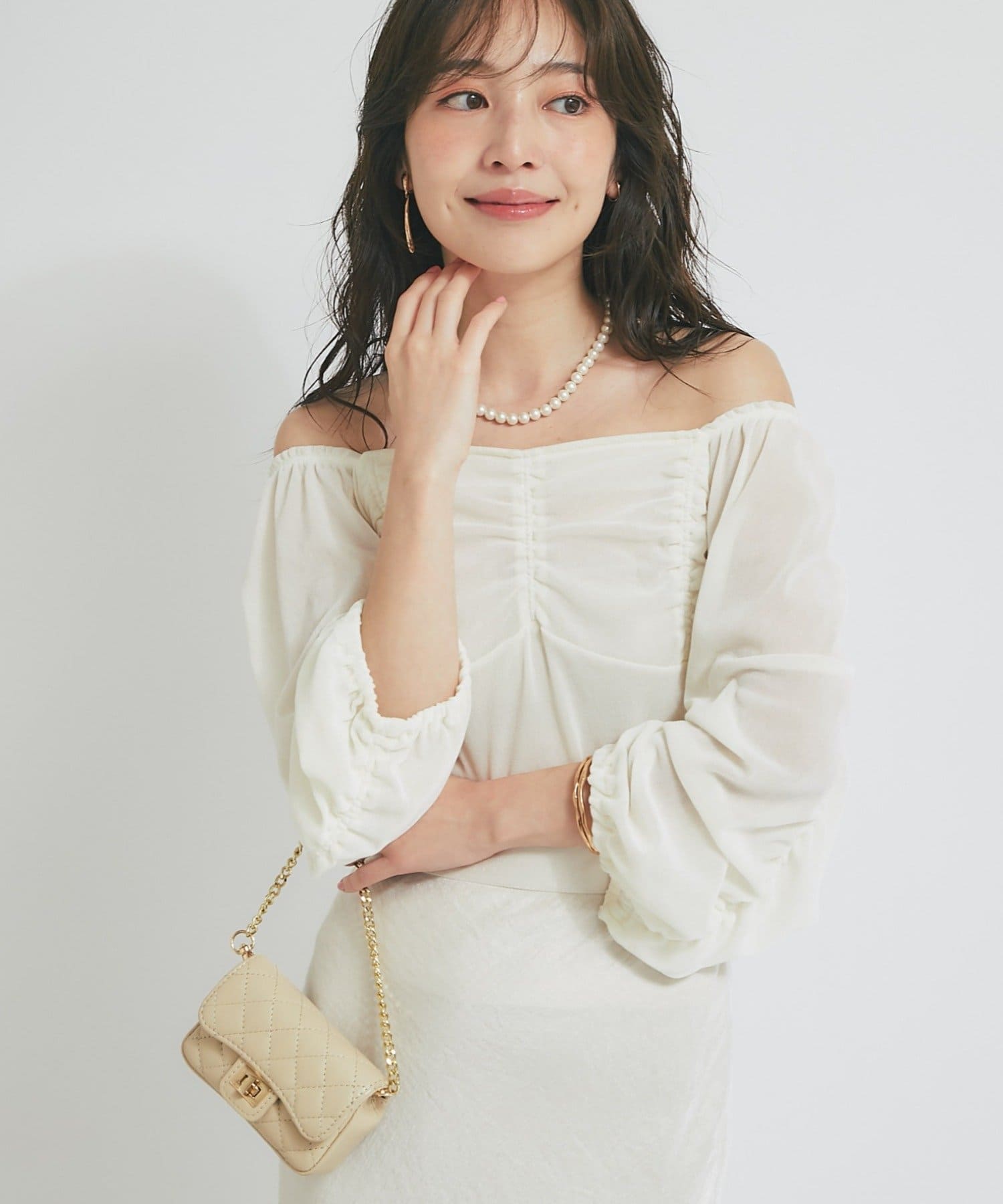 La boutique BonBon(ラブティックボンボン) 【KAZUMI監修カラーあり】フロッキーチュールギャザースリーブカットソー
