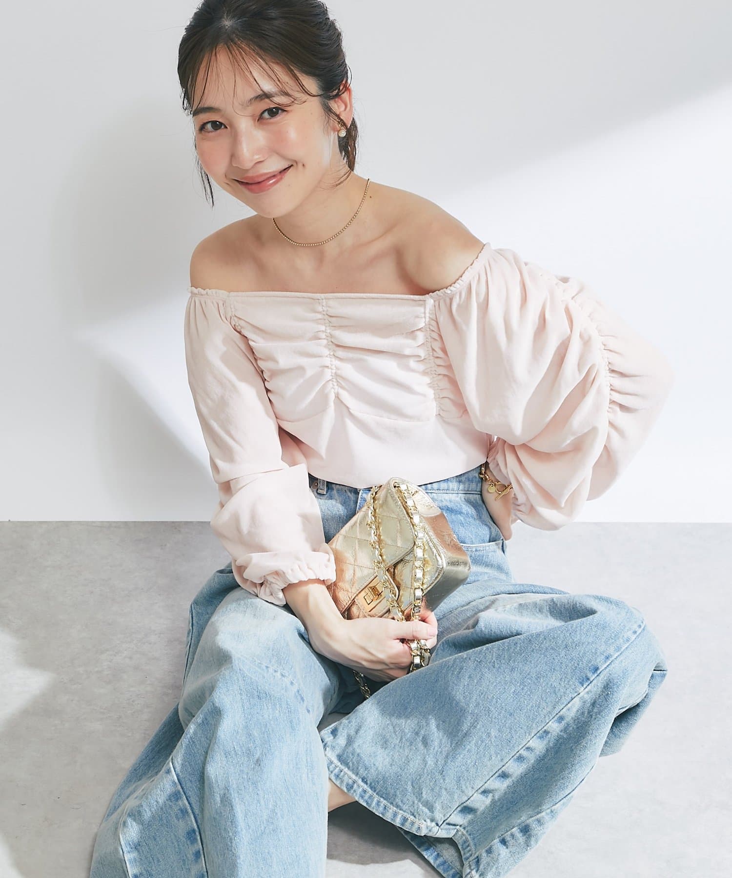 La boutique BonBon(ラブティックボンボン) 【KAZUMI監修カラーあり】フロッキーチュールギャザースリーブカットソー