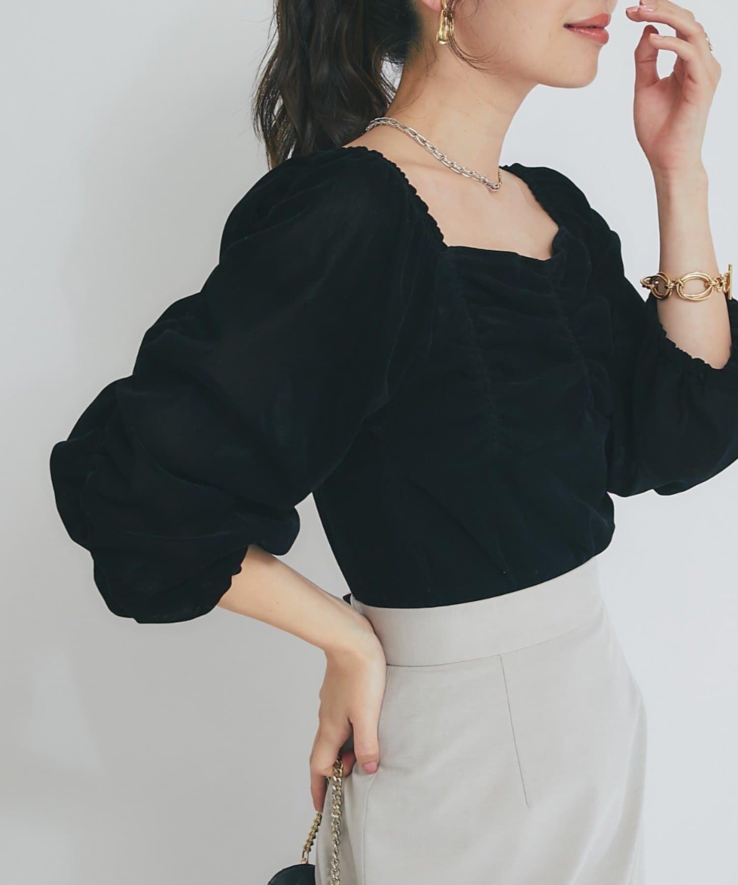 La boutique BonBon(ラブティックボンボン) 【KAZUMI監修カラーあり】フロッキーチュールギャザースリーブカットソー