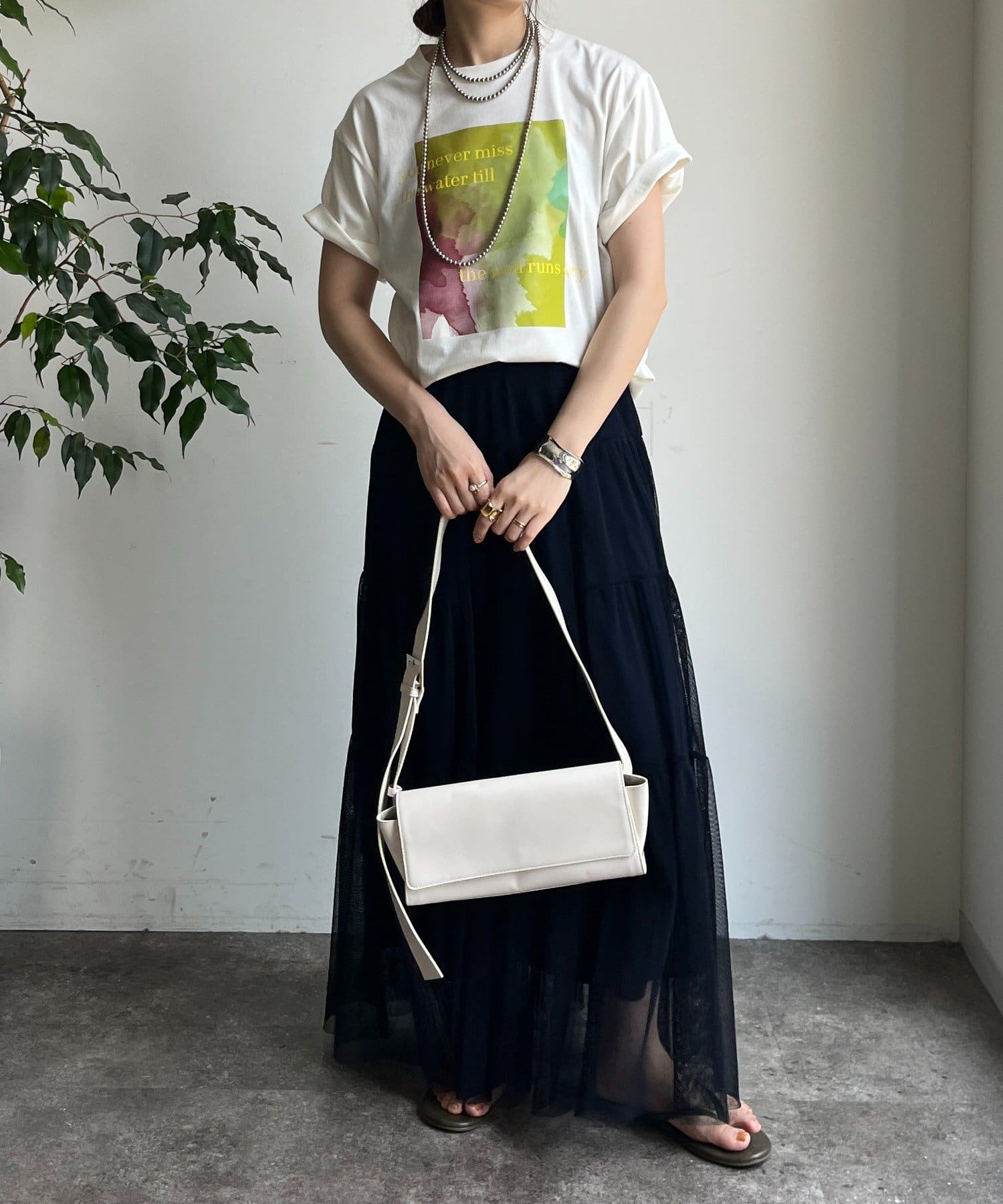 【新品】DouDou 透け感 ロゴプリントTシャツ Web完売品！ WEB限定】ロゴペイントTEE | DOUDOU(ドゥドゥ)レディース | PAL