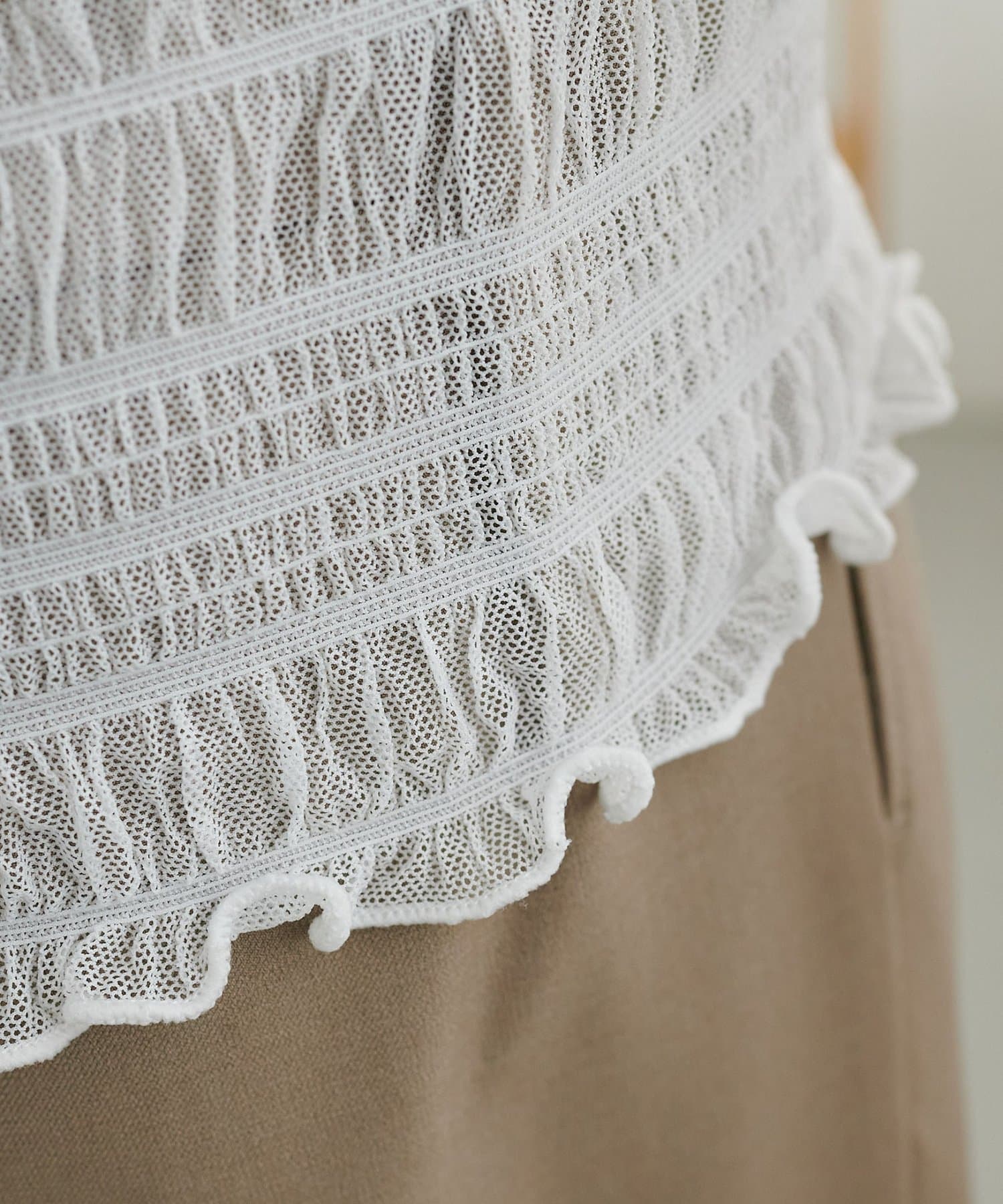 DISCOAT(ディスコート) 【WEB限定】スモッキングレースプルオーバー