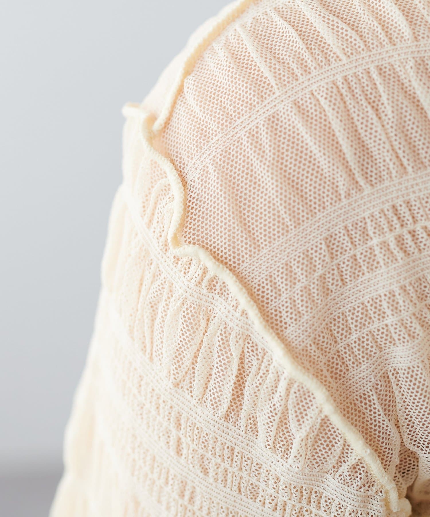 DISCOAT(ディスコート) 【WEB限定】スモッキングレースプルオーバー