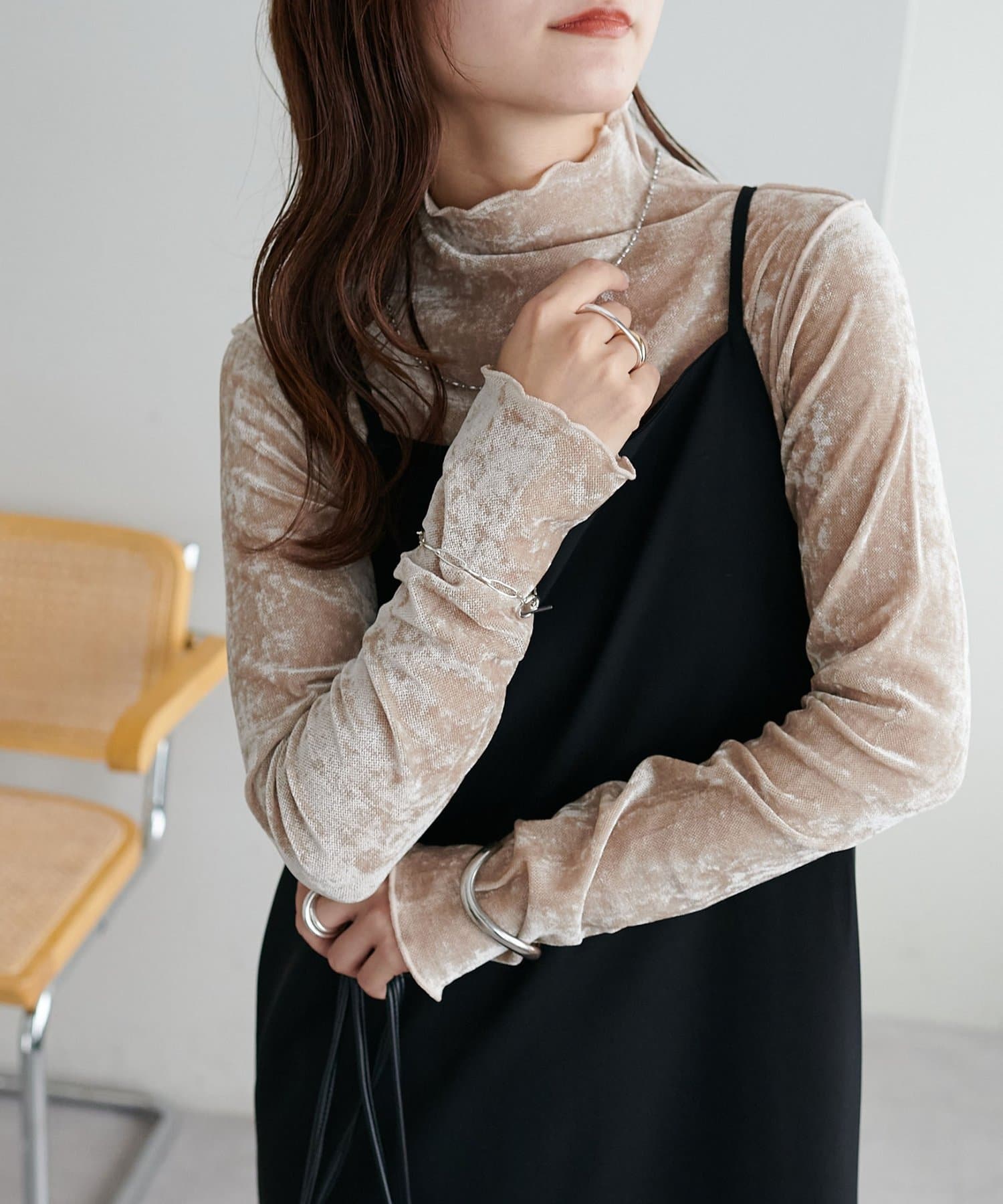 DISCOAT(ディスコート) 【重ね着にも/万能インナー/WEB限定】前後2WAYフロッキーメッシュボトルネックプルオーバー