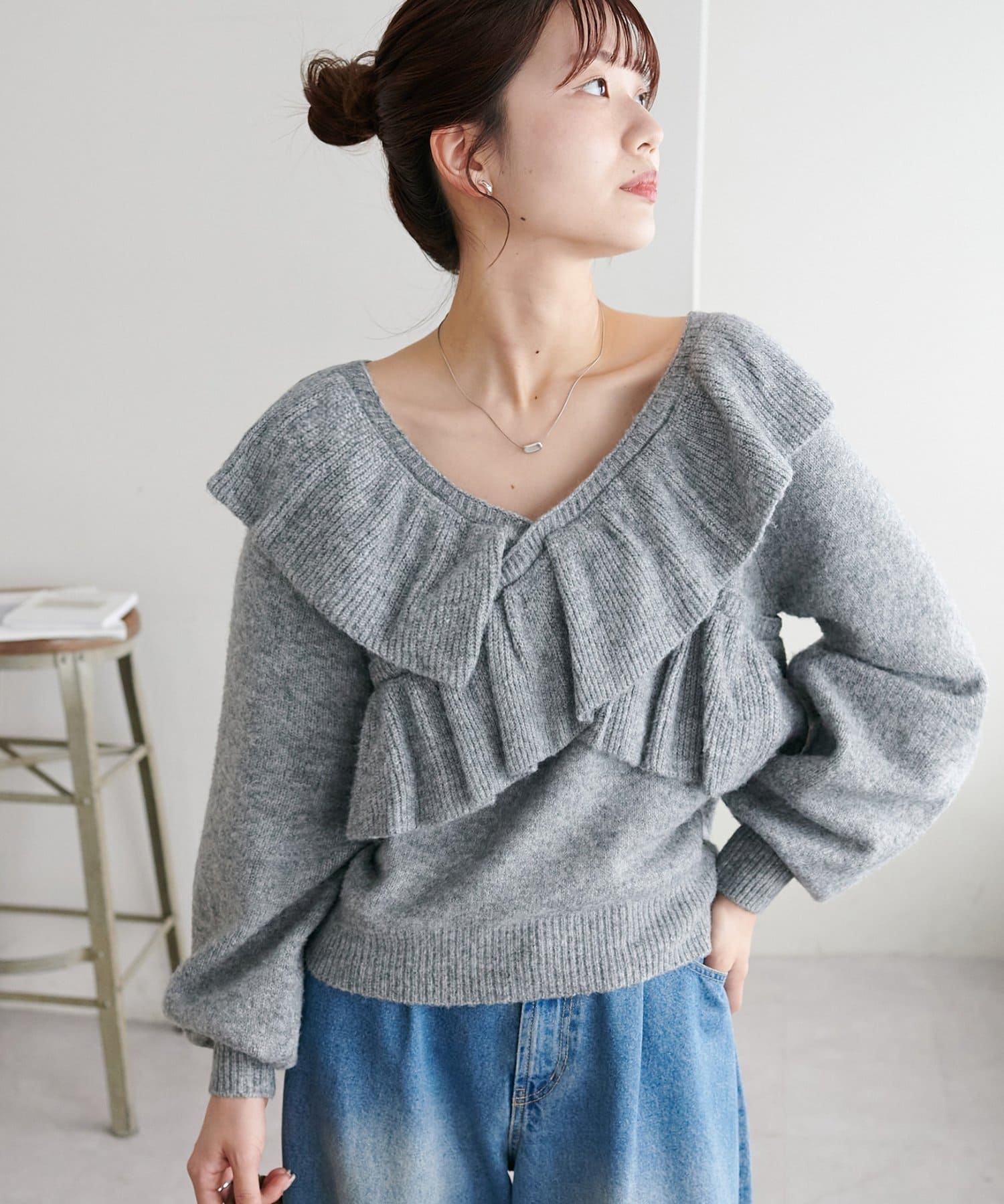 DISCOAT(ディスコート) 【上品な肌見せ/5色展開】フリルクロスニット《WEB限定》