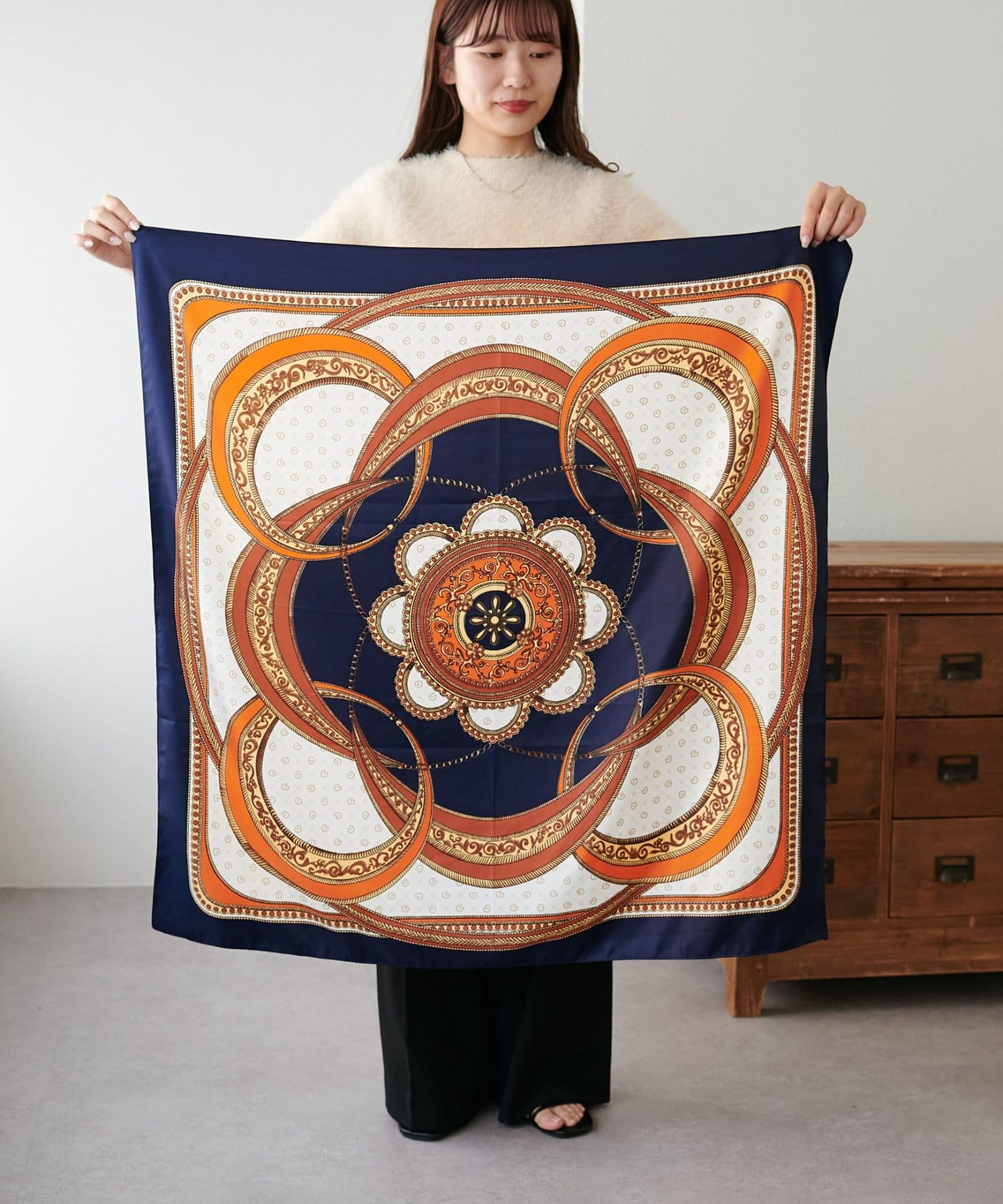 DISCOAT(ディスコート) 【WEB限定】パネルプリント大判スカーフ