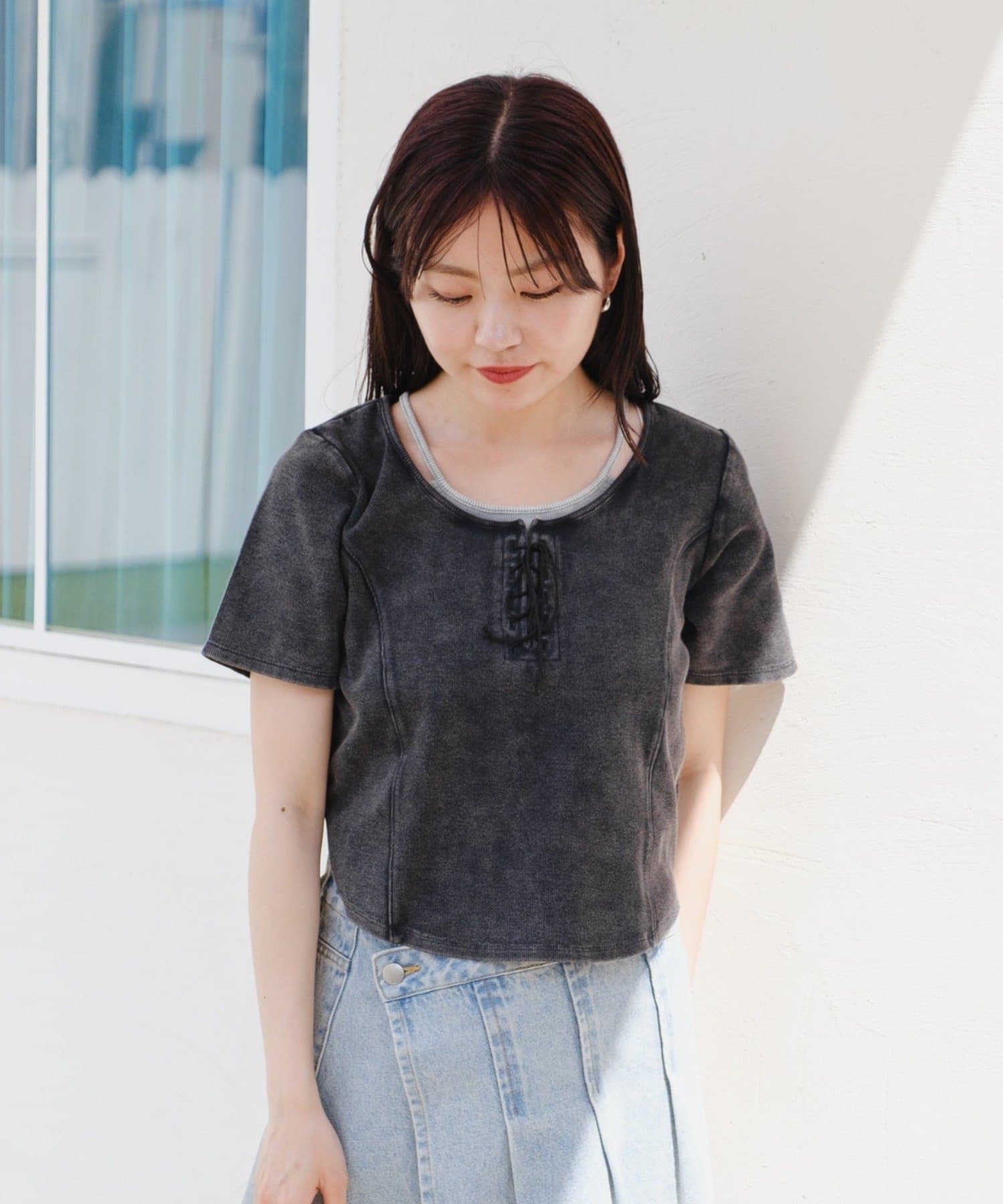 一枚で決まる、レイヤード風トップス※サイトによってカラー表記が異なります。ZOZOTOWN：オリーブ　PALCLOSET：カーキ■デザインピグメント加工で仕上げたキャミソール×Tシャツのドッキングデザ