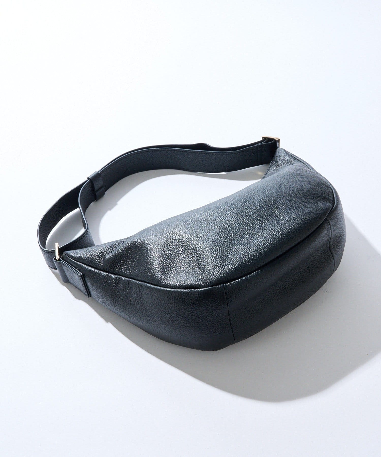 RIVE DROITE(リヴドロワ) 【軽量◎】カーブレザーショルダーバッグ