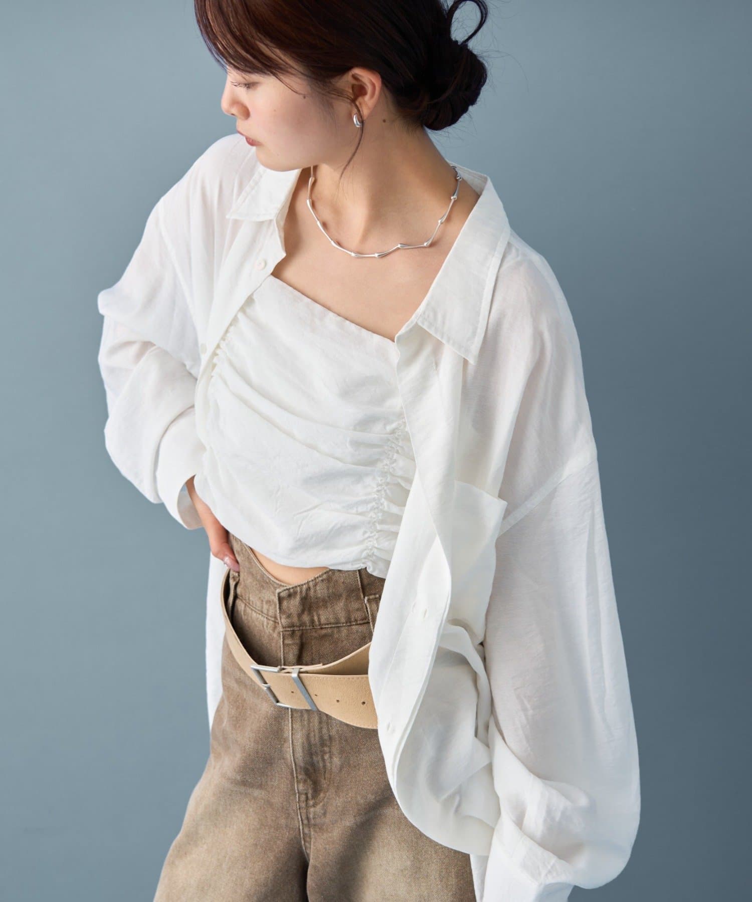 チェック柄が女性らしい可愛さ♡チェックビスチェSETビッグシャツが登場！●デザイン・可愛らしいチェックシャツにビスチェがセットになったプレイフルなアイテム。・ビッグシャツなので、ヒップ周りや腰回りが気