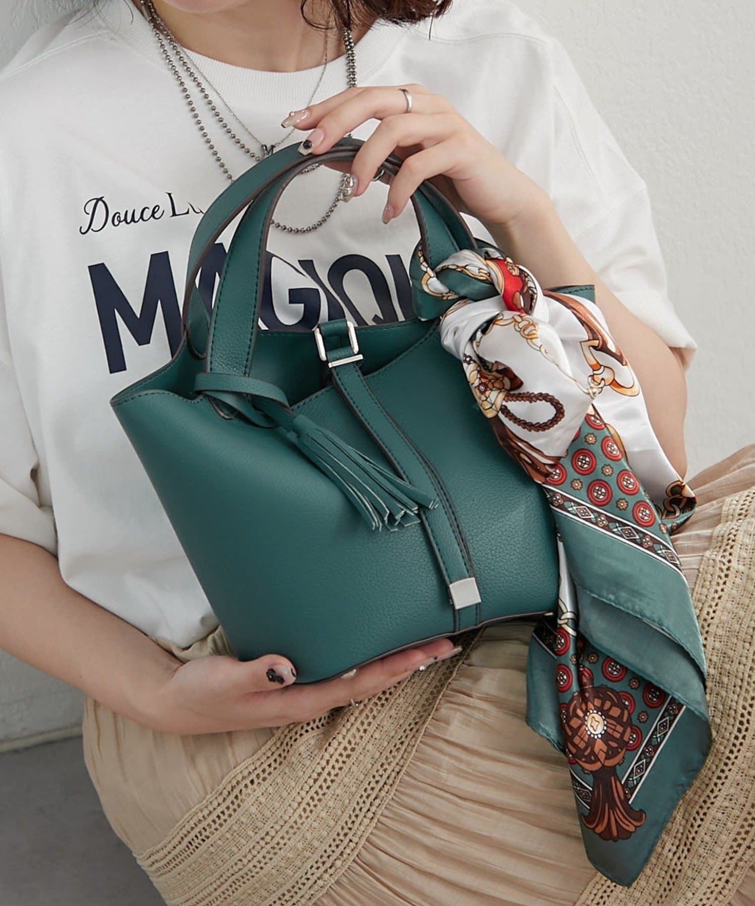 Remind me and forever(リマインドミーアンドフォーエバー) 【8色展開】きれいめデザイン、タッセル付ハンドバッグ